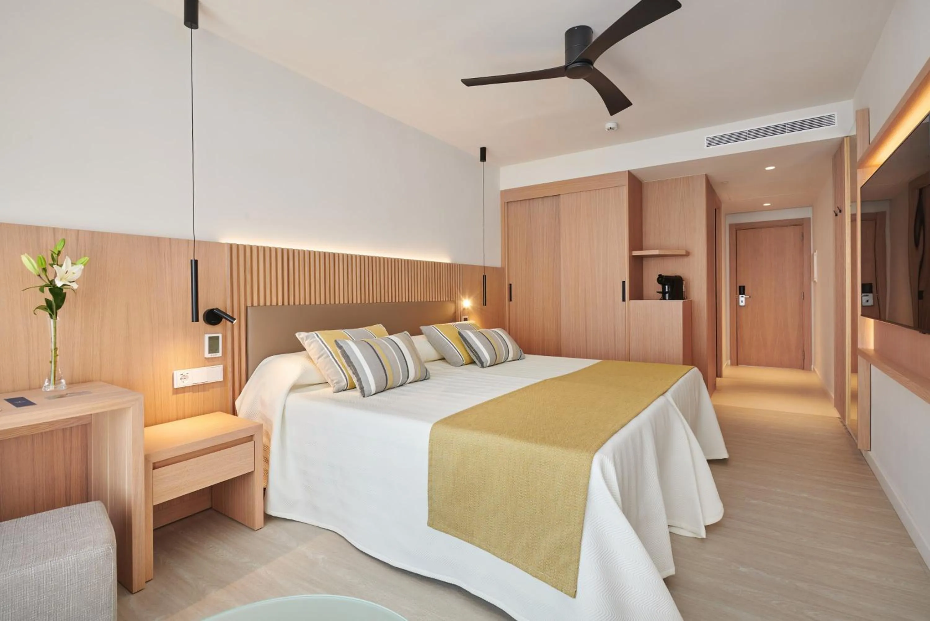 Bed in Hipotels Mediterraneo Hotel - Adults Only