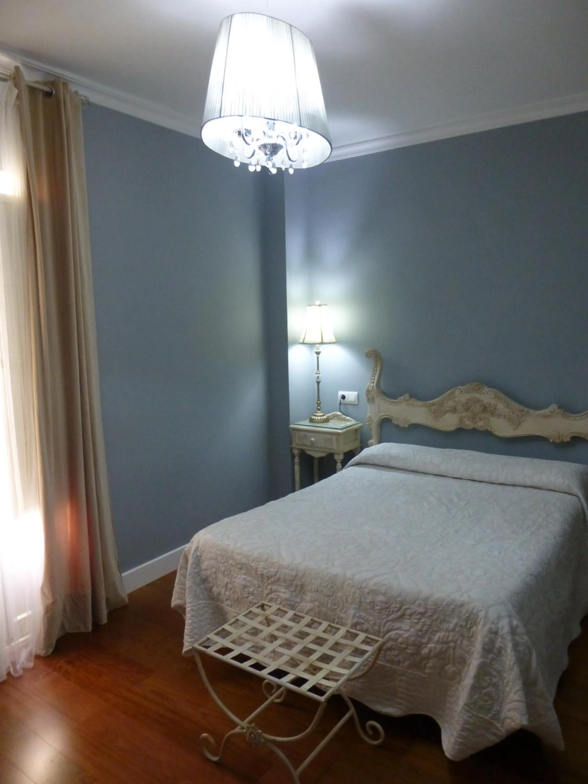 Photo of the whole room, Bed in Le Petit Paris