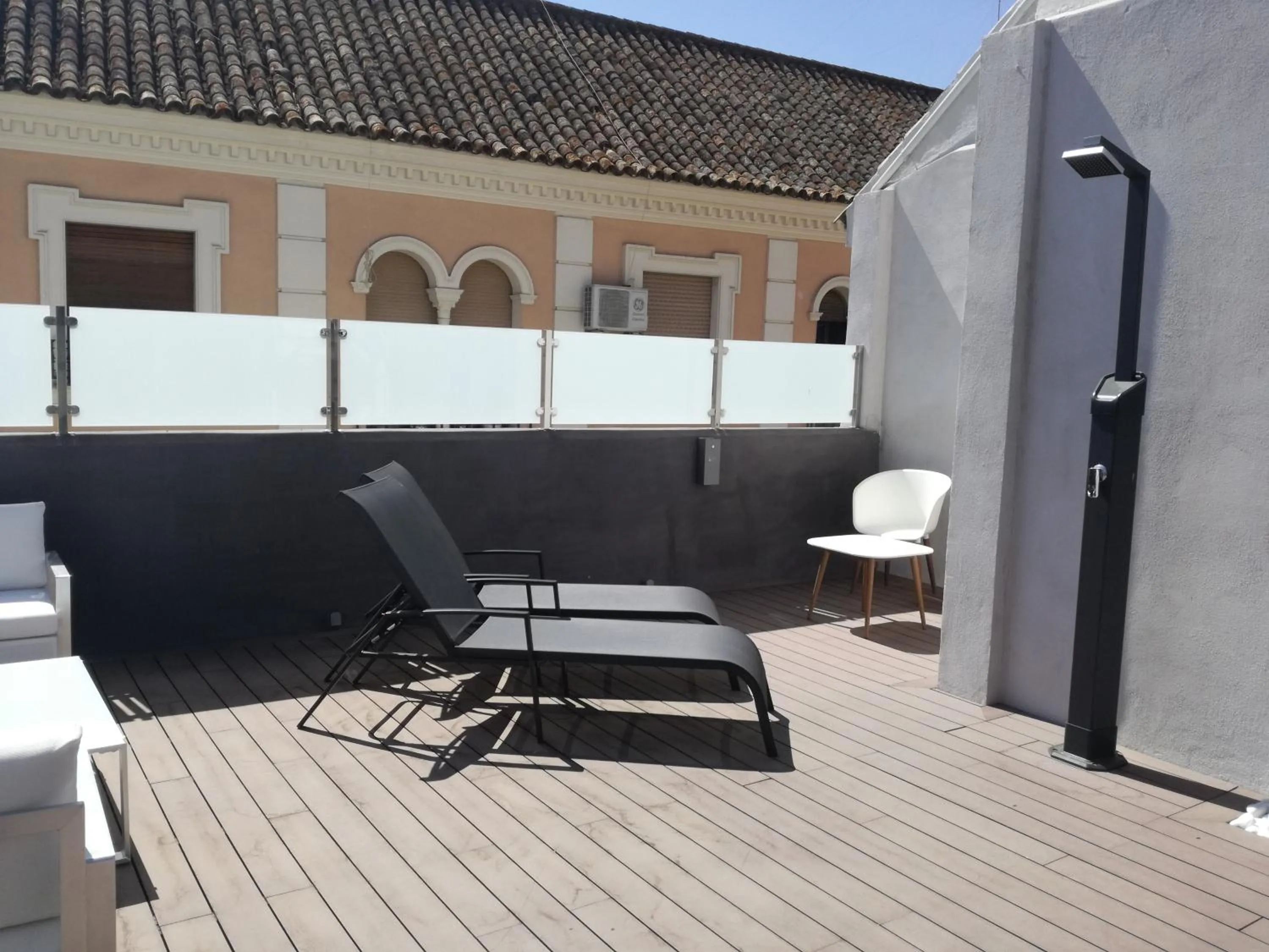 Area and facilities in Le Petit Paris