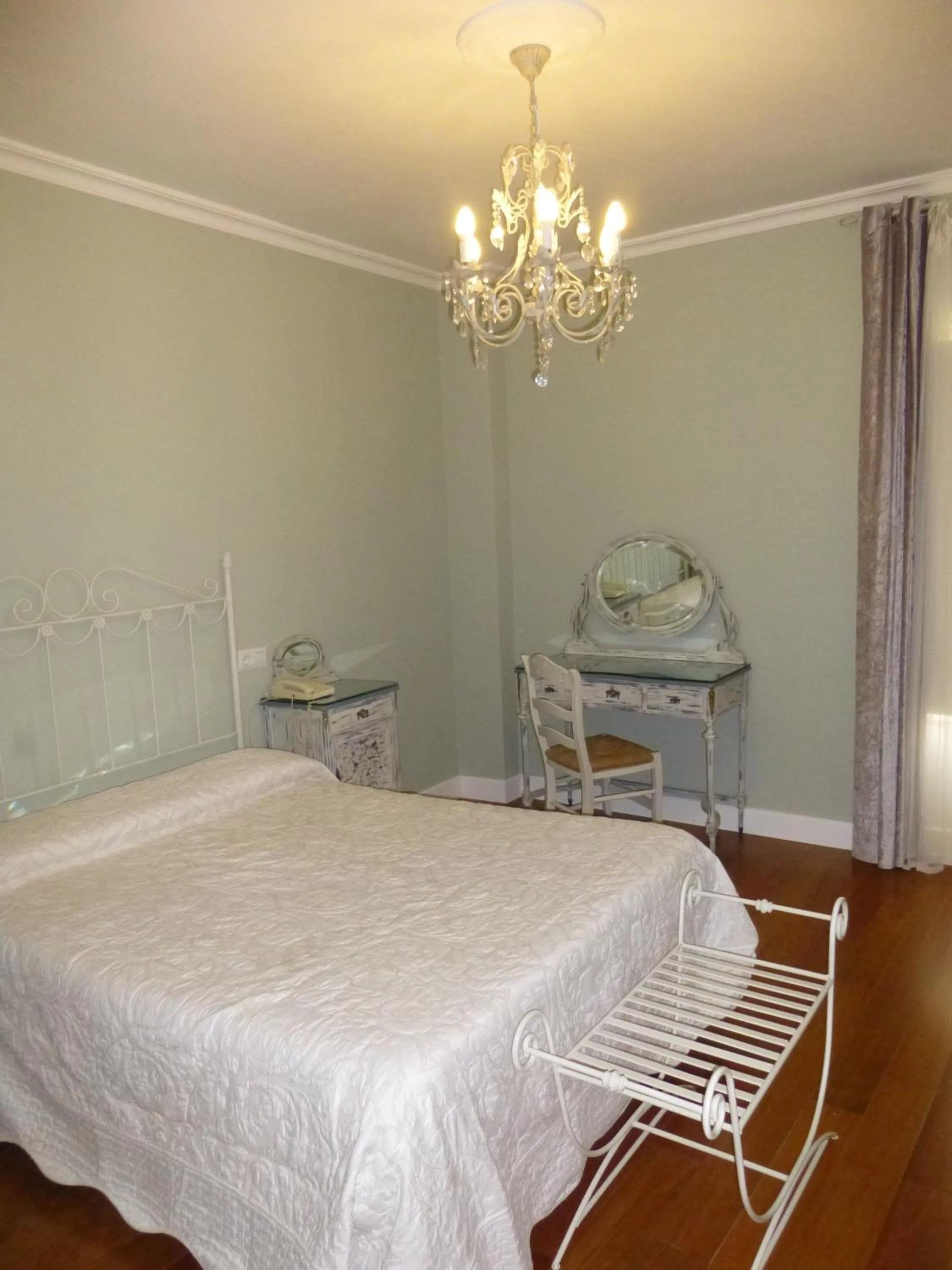 Photo of the whole room, Bed in Le Petit Paris