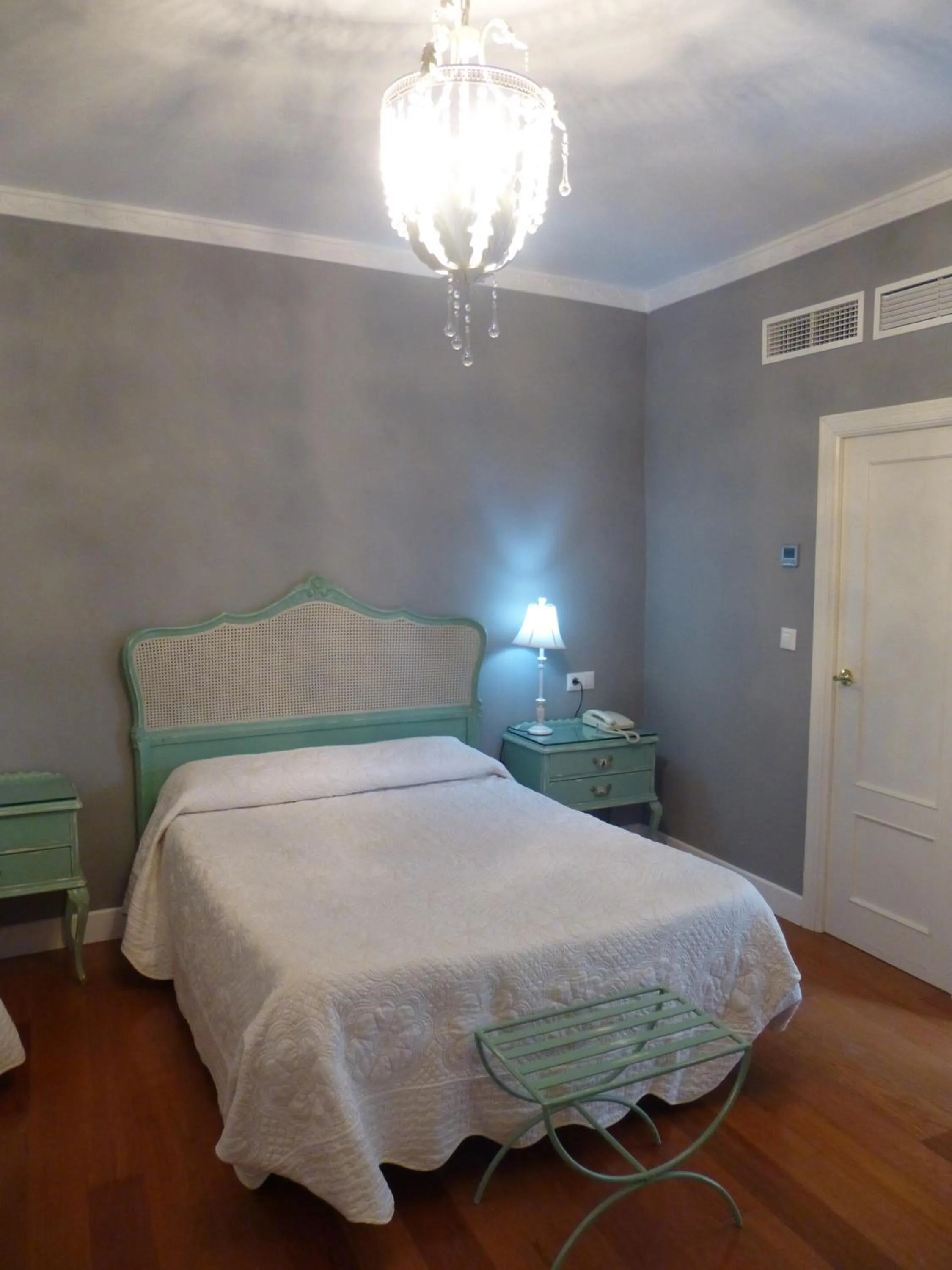 Photo of the whole room, Bed in Le Petit Paris