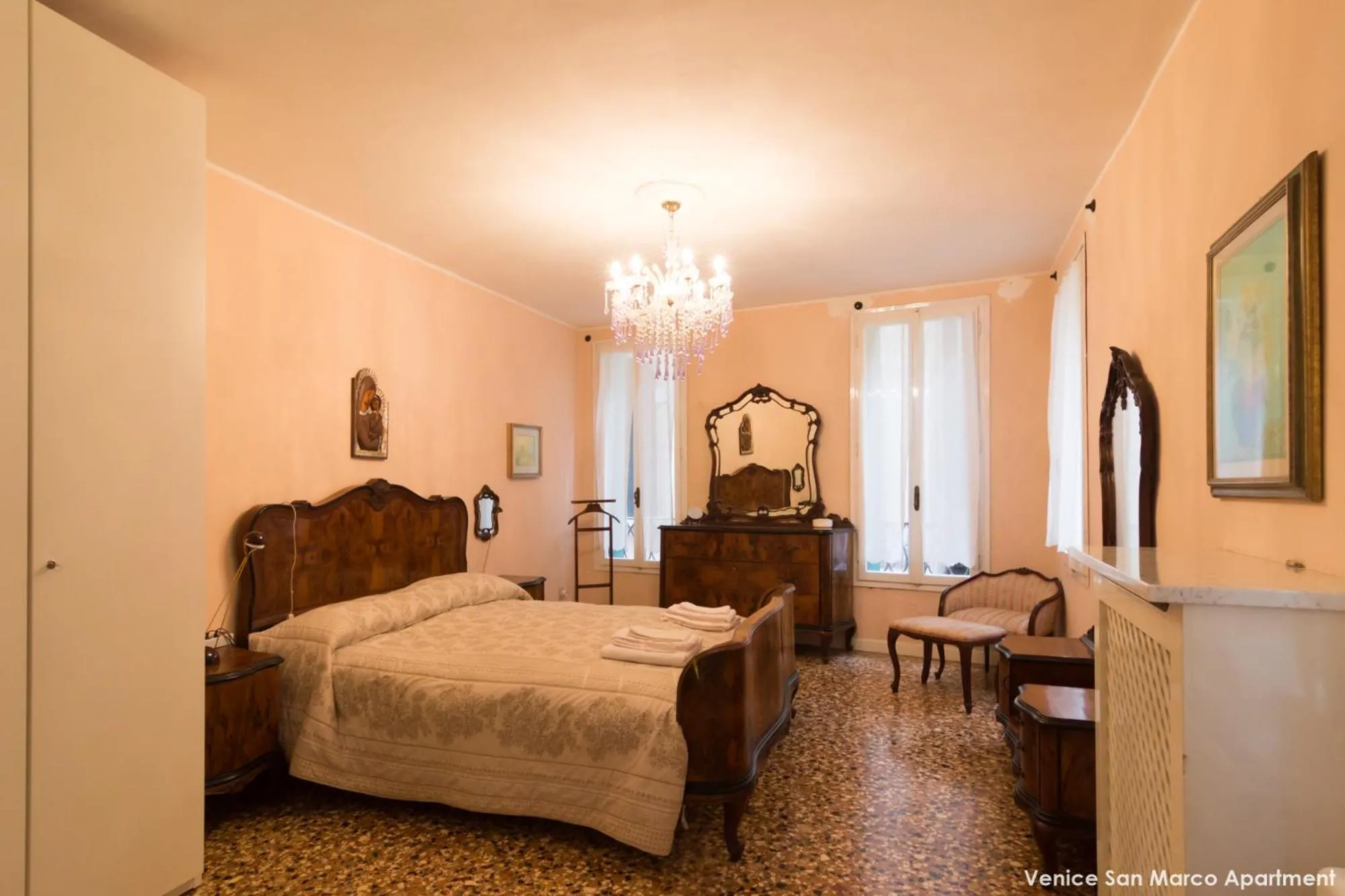 Bed in Venice San Marco Apartment