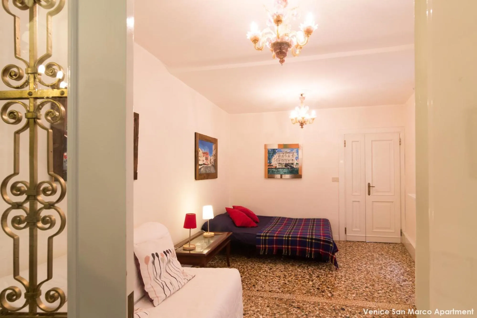 Bed in Venice San Marco Apartment