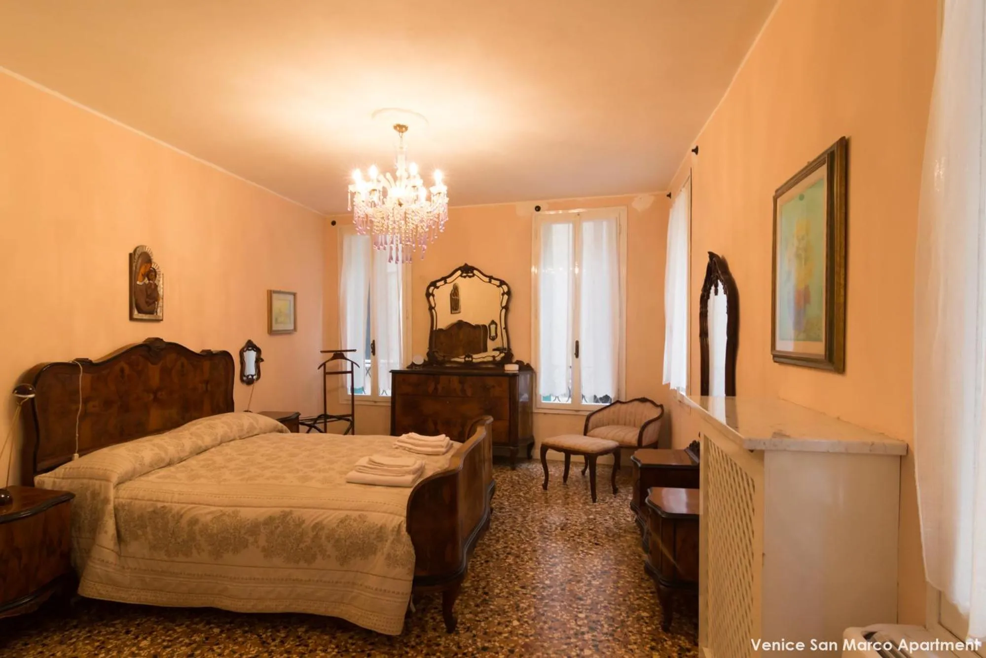Bed in Venice San Marco Apartment