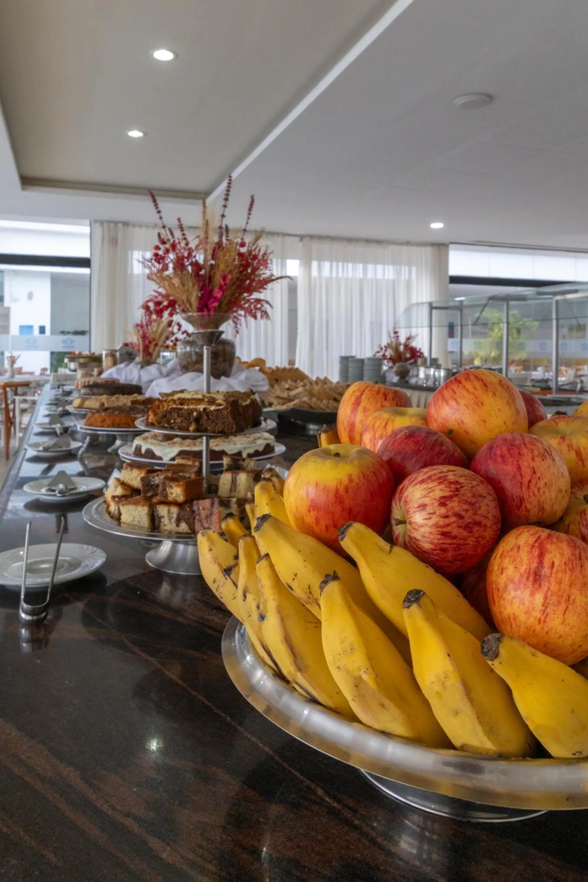 Food and drinks in Ingleses Praia Hotel