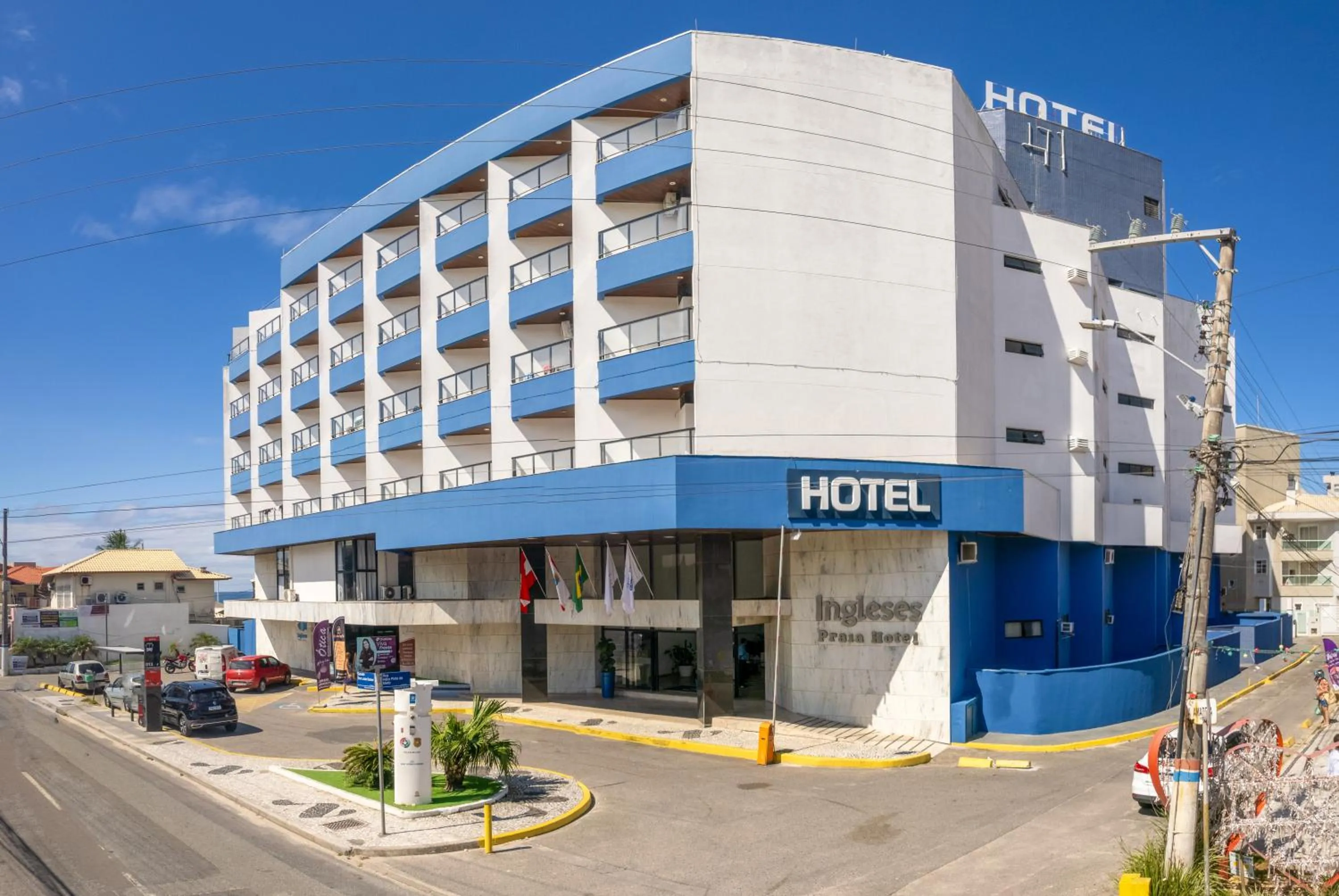 Property building in Ingleses Praia Hotel