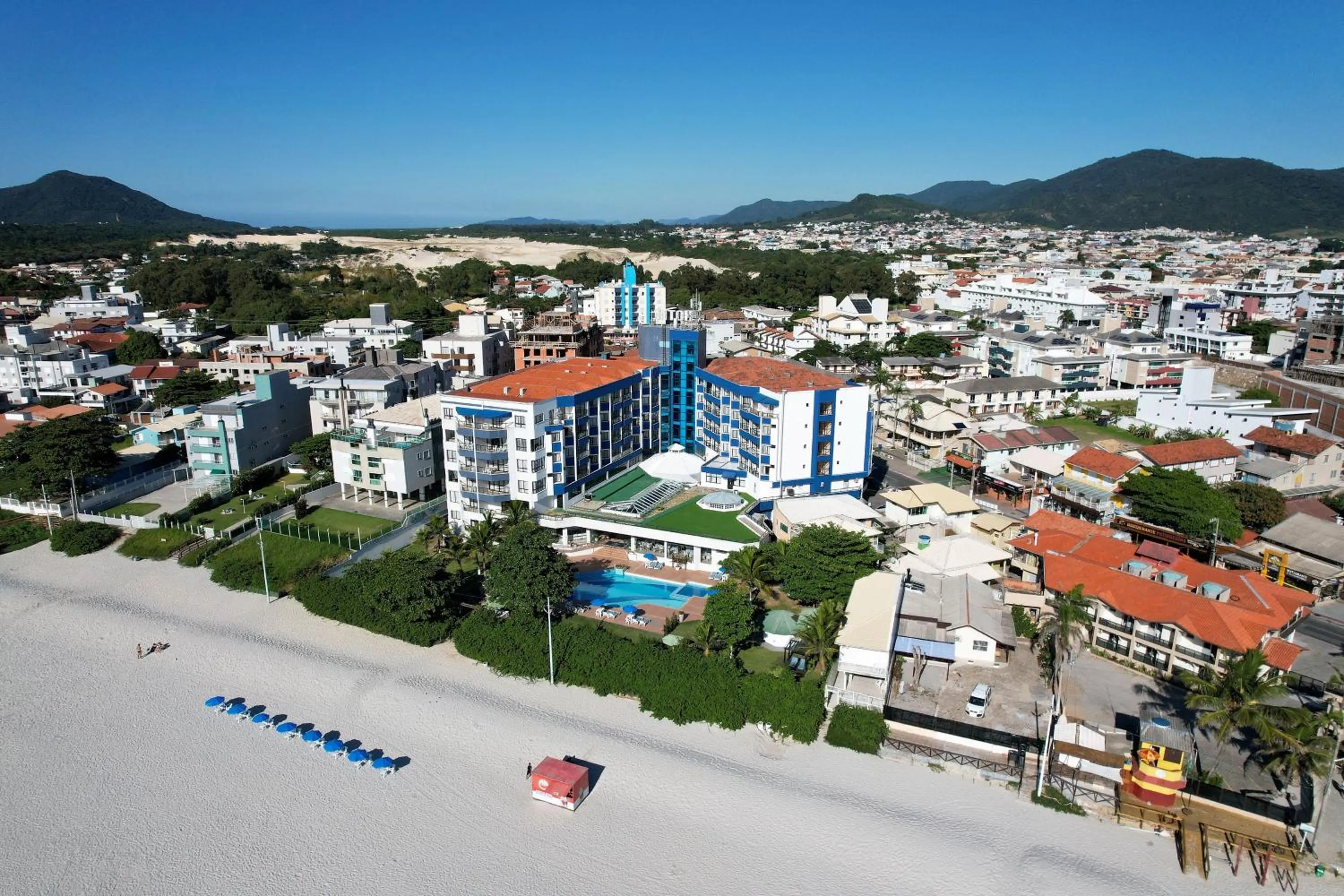Property building in Ingleses Praia Hotel