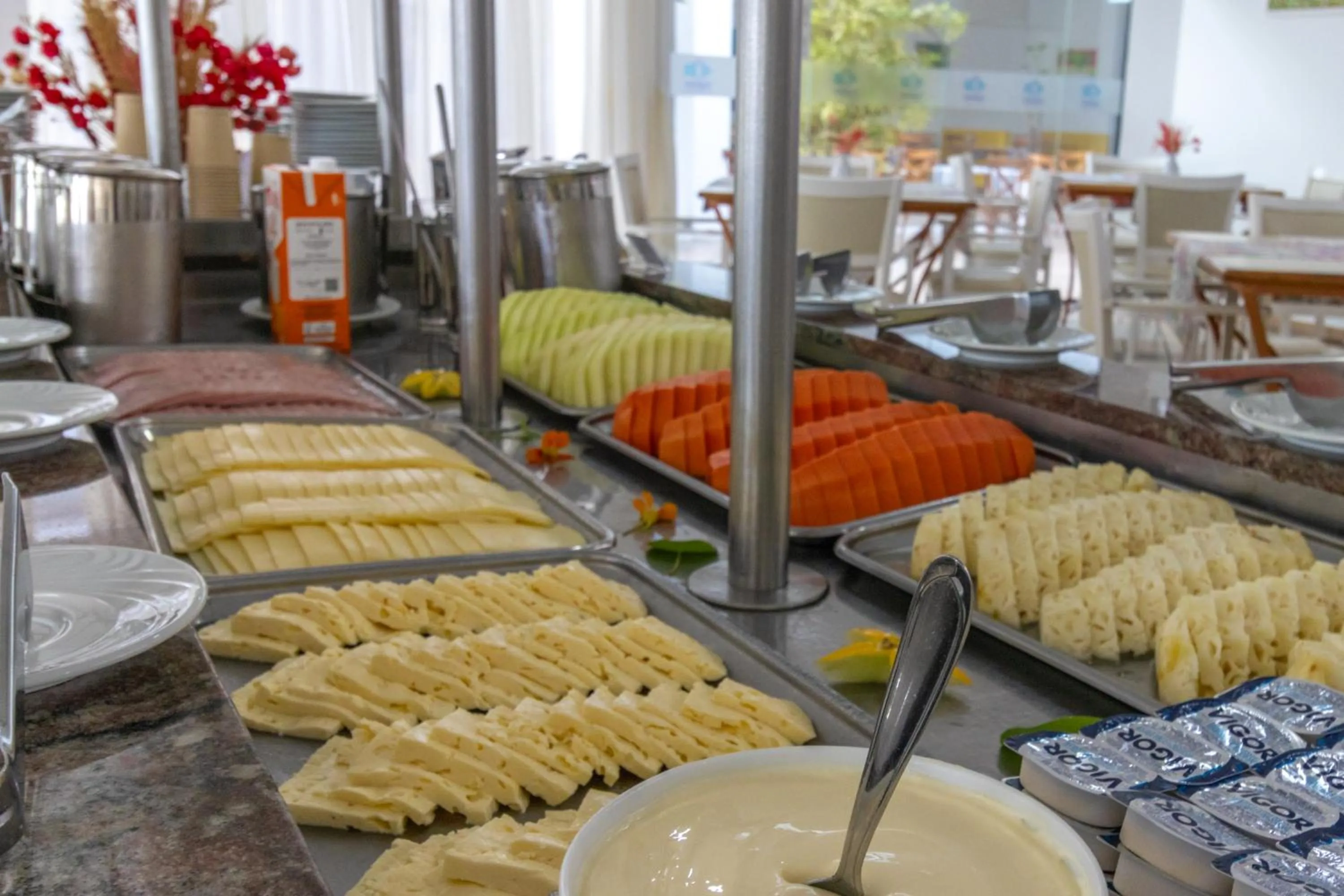 Buffet breakfast in Ingleses Praia Hotel