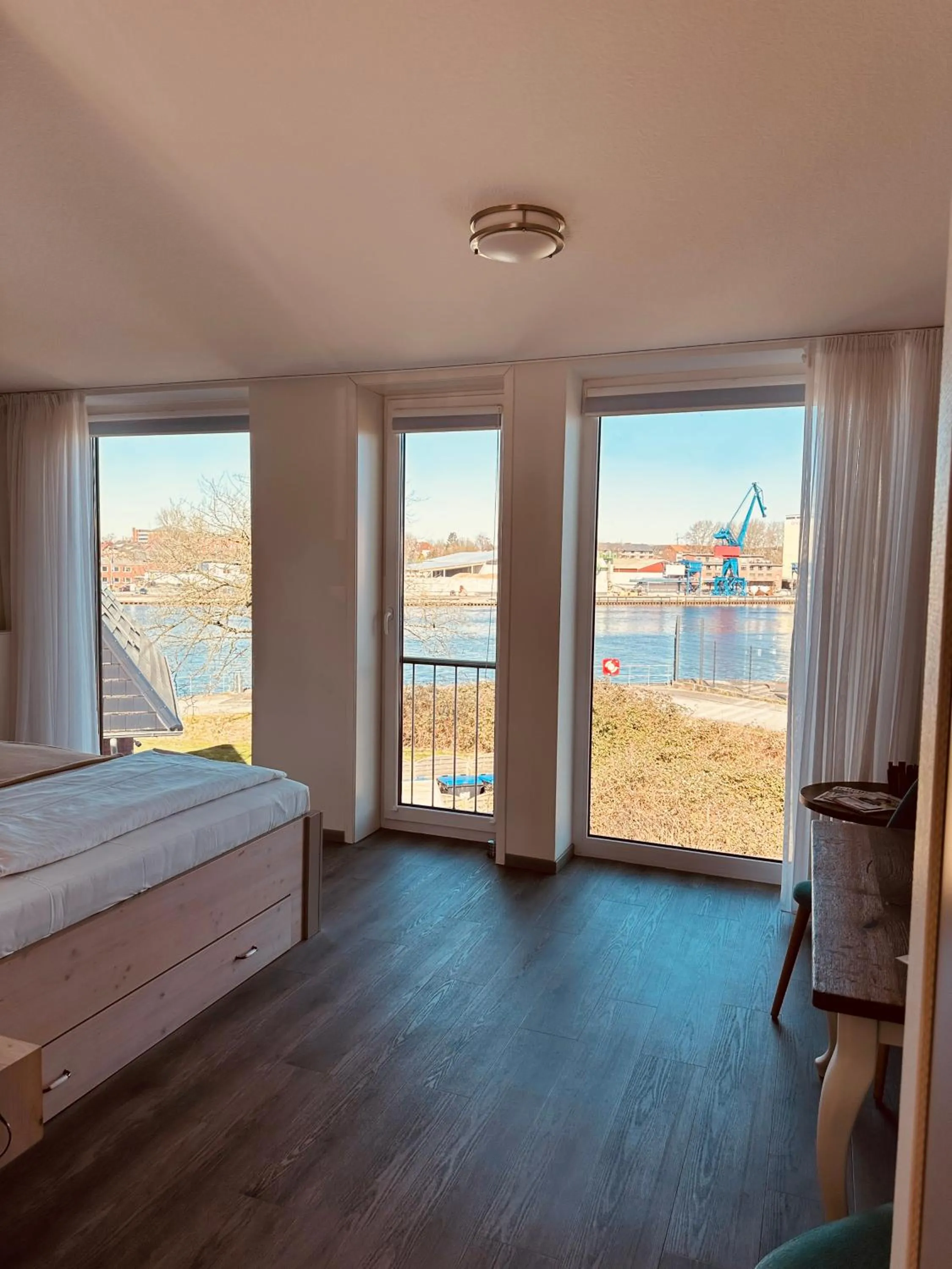 Bed in Kanal-Haus "Das Gästehaus direkt am NOK"