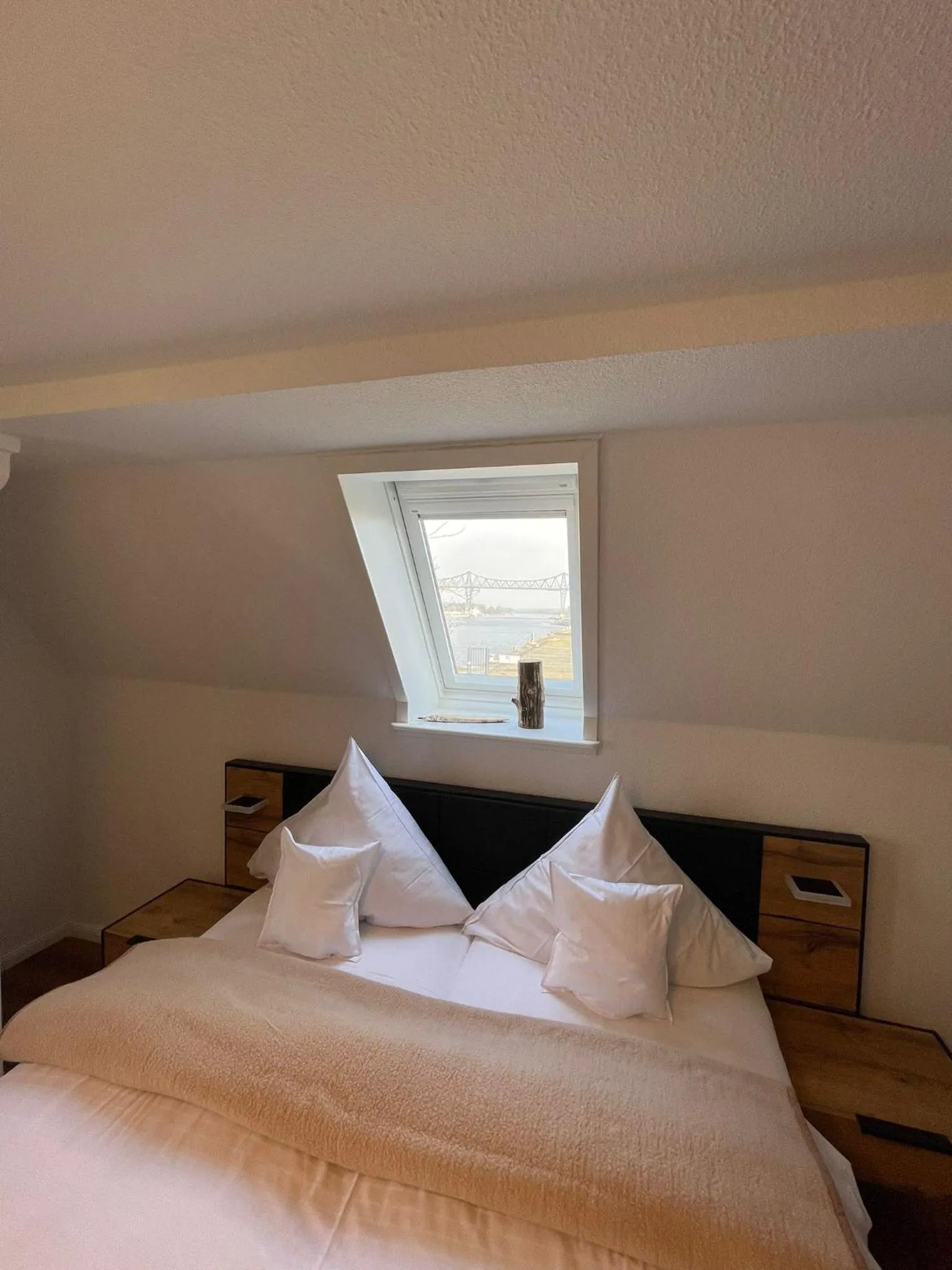 Bed in Kanal-Haus "Das Gästehaus direkt am NOK"