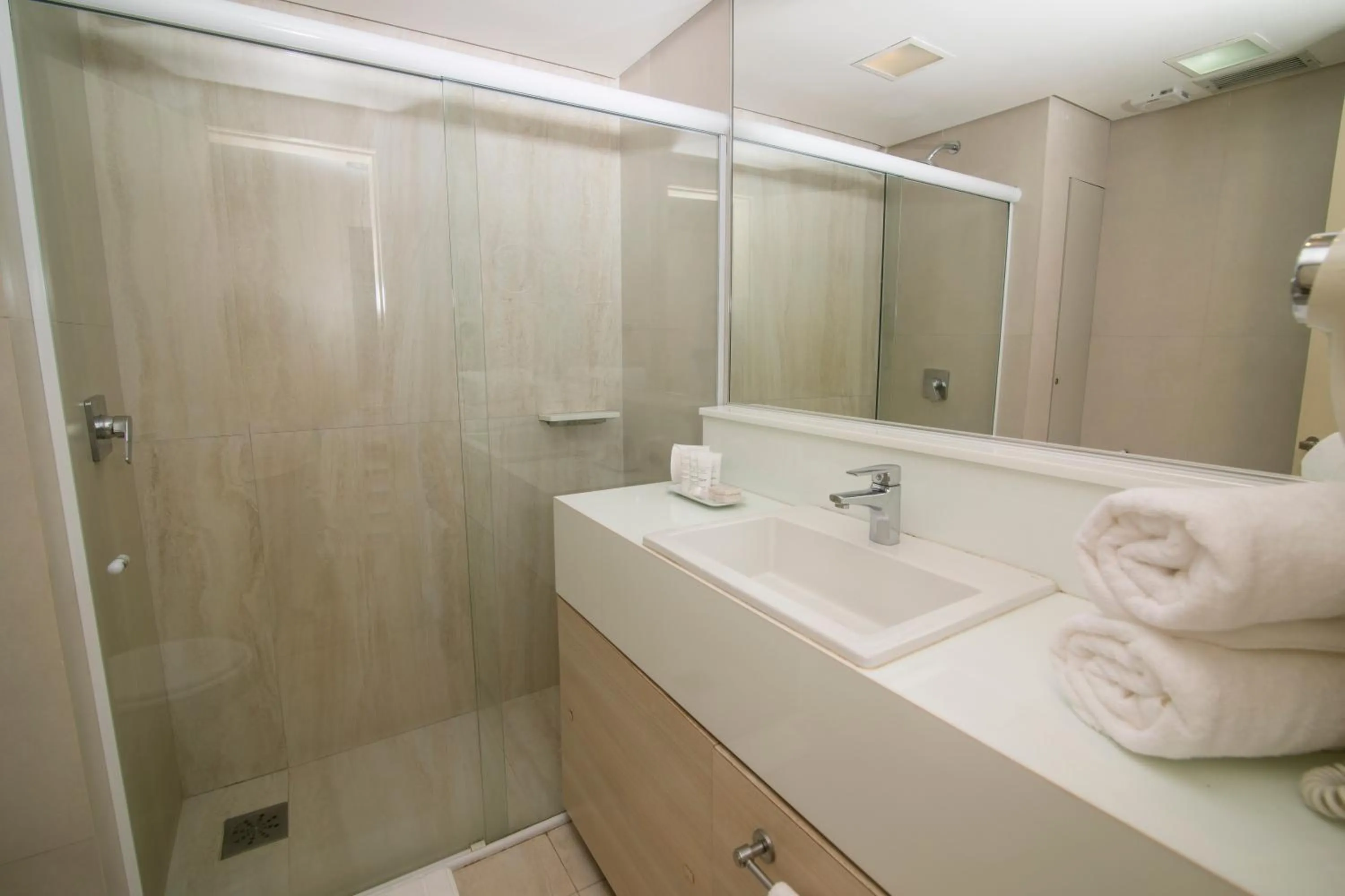 Bathroom in Seara Praia Hotel