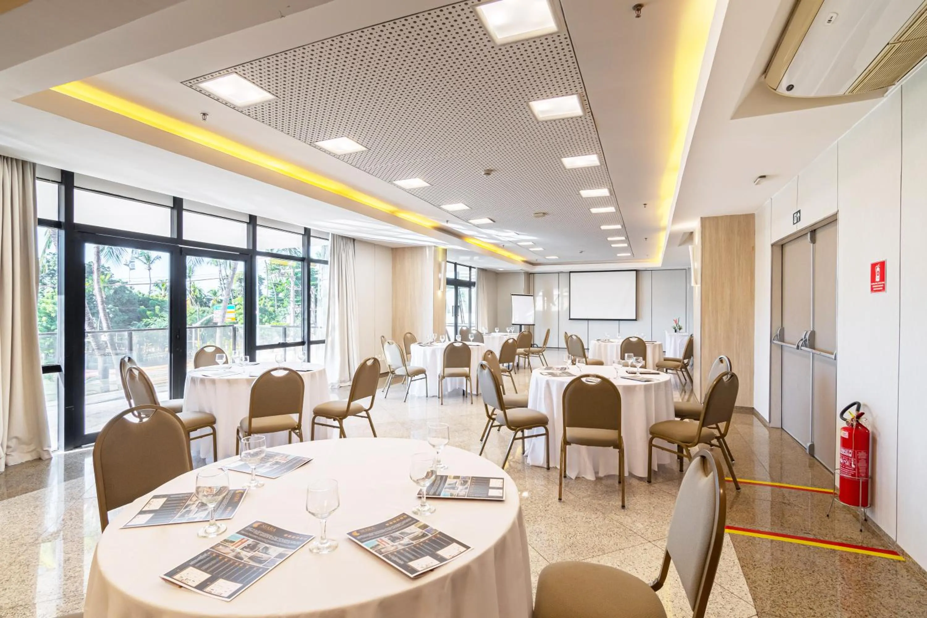 Meeting/conference room in Seara Praia Hotel
