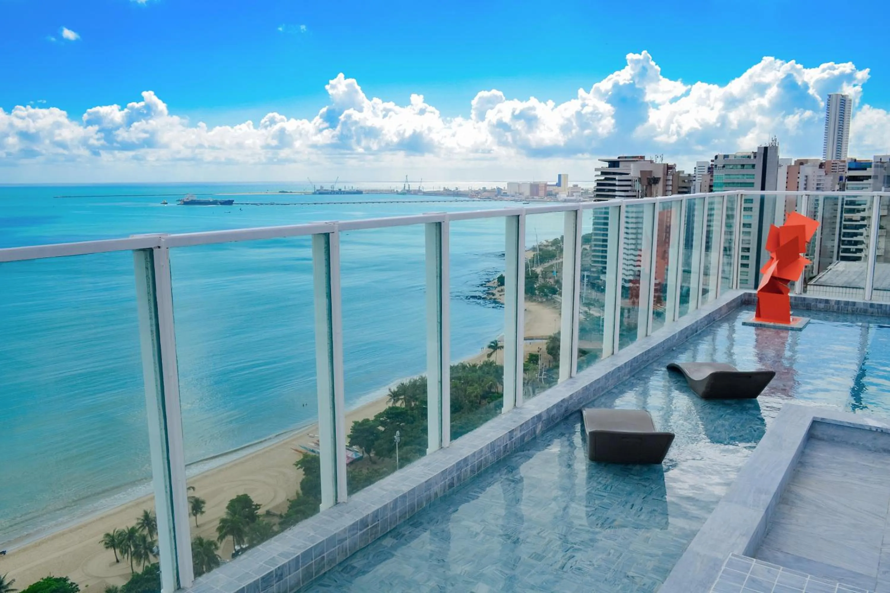 Swimming pool in Seara Praia Hotel