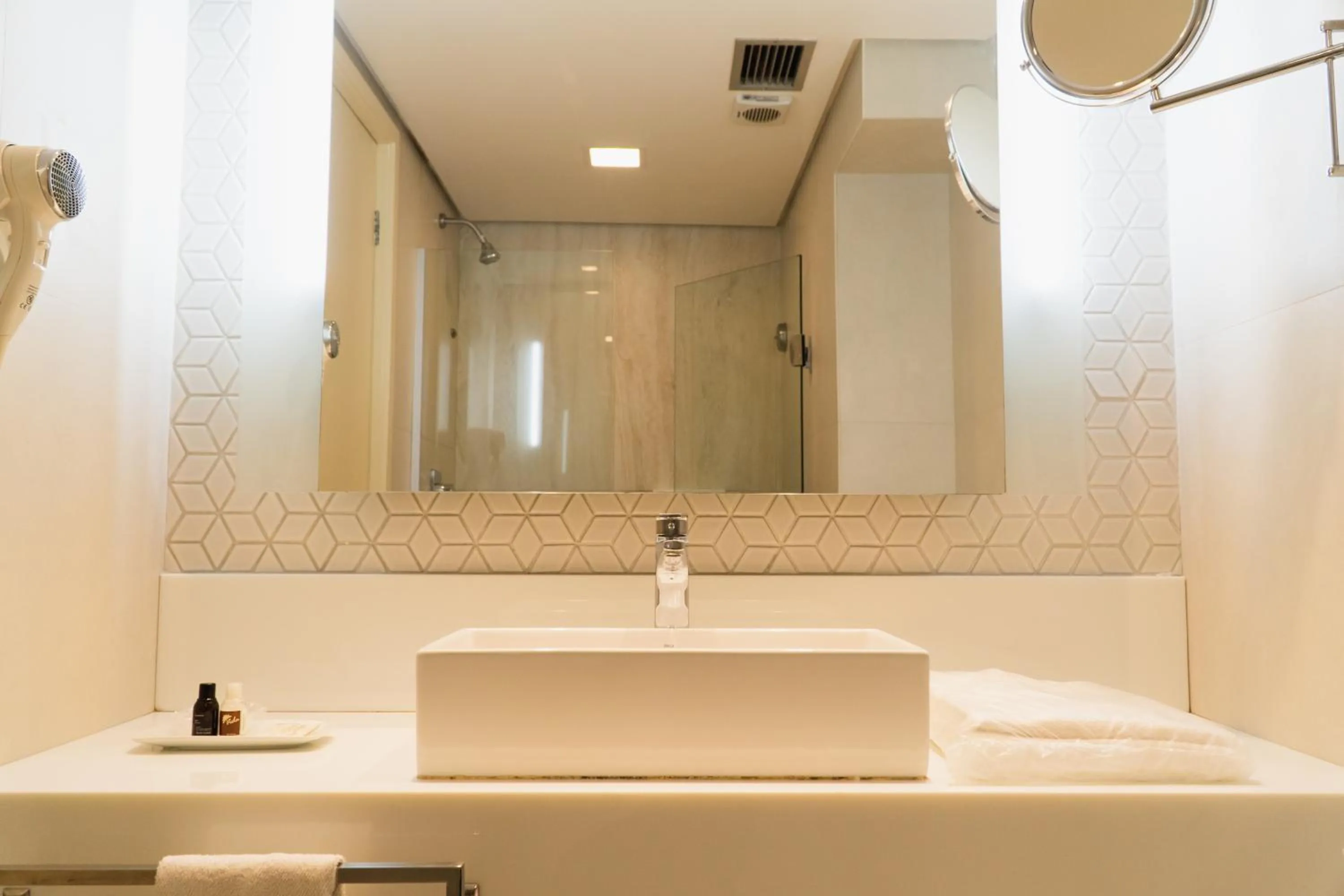 Bathroom in Seara Praia Hotel