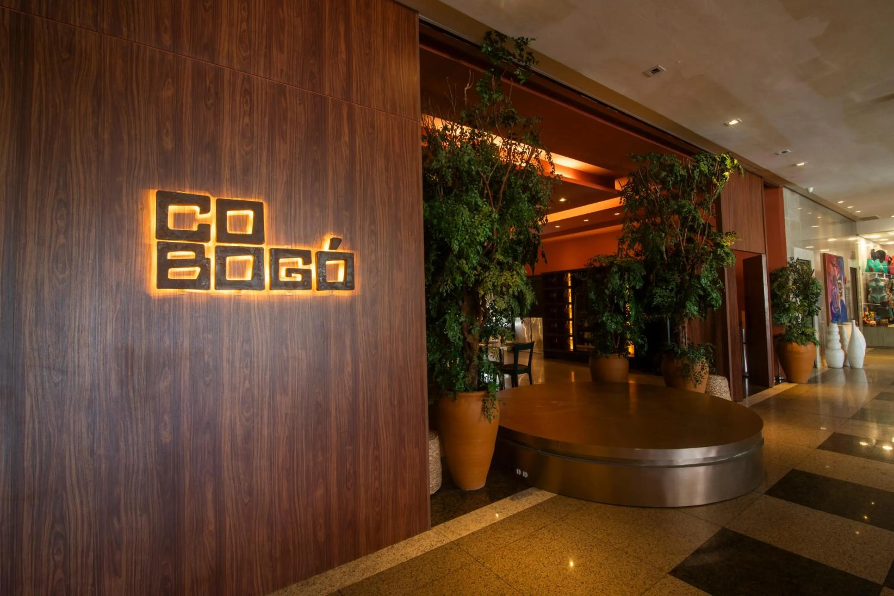 Restaurant/places to eat in Seara Praia Hotel