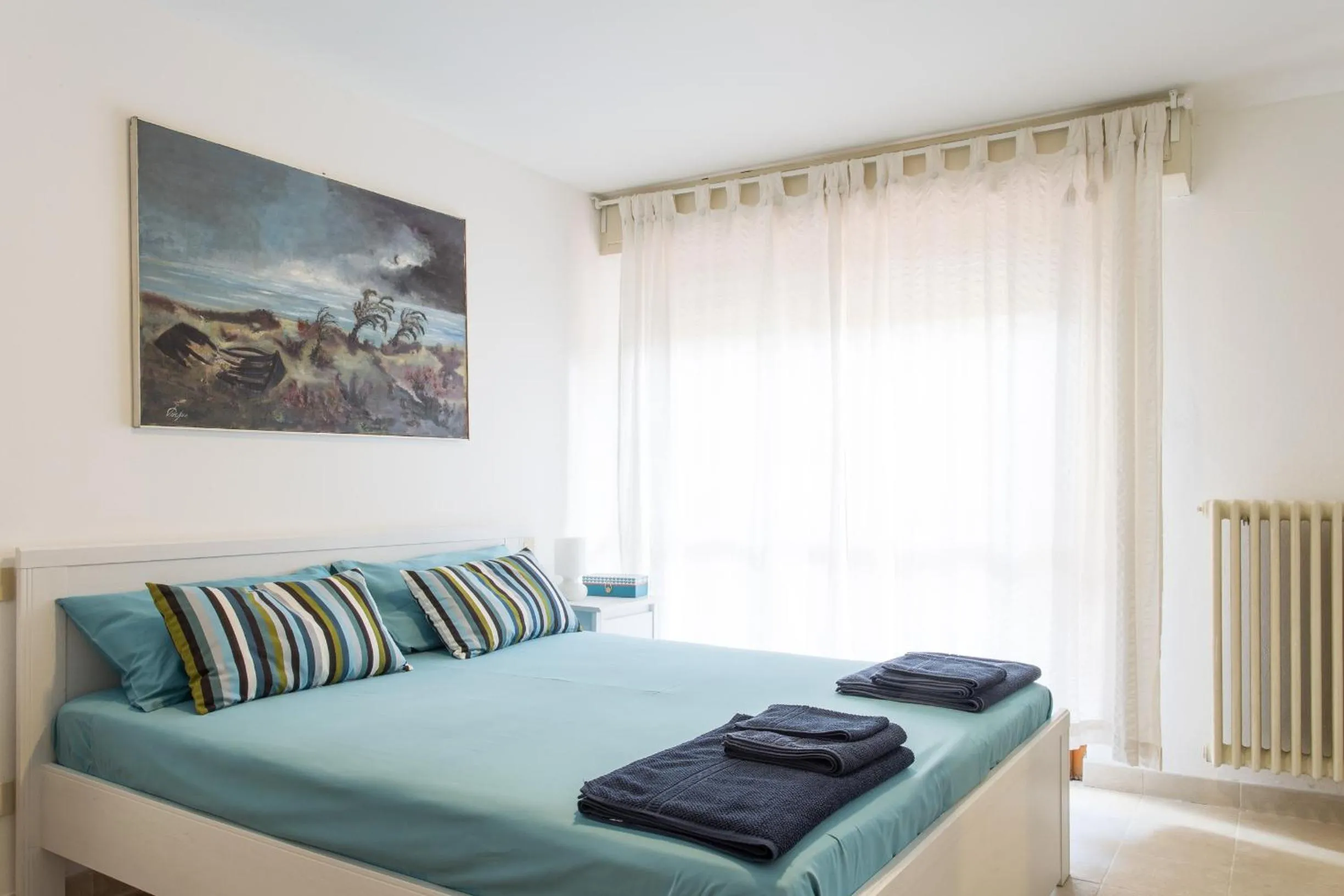 Photo of the whole room, Bed in Comfort Zone