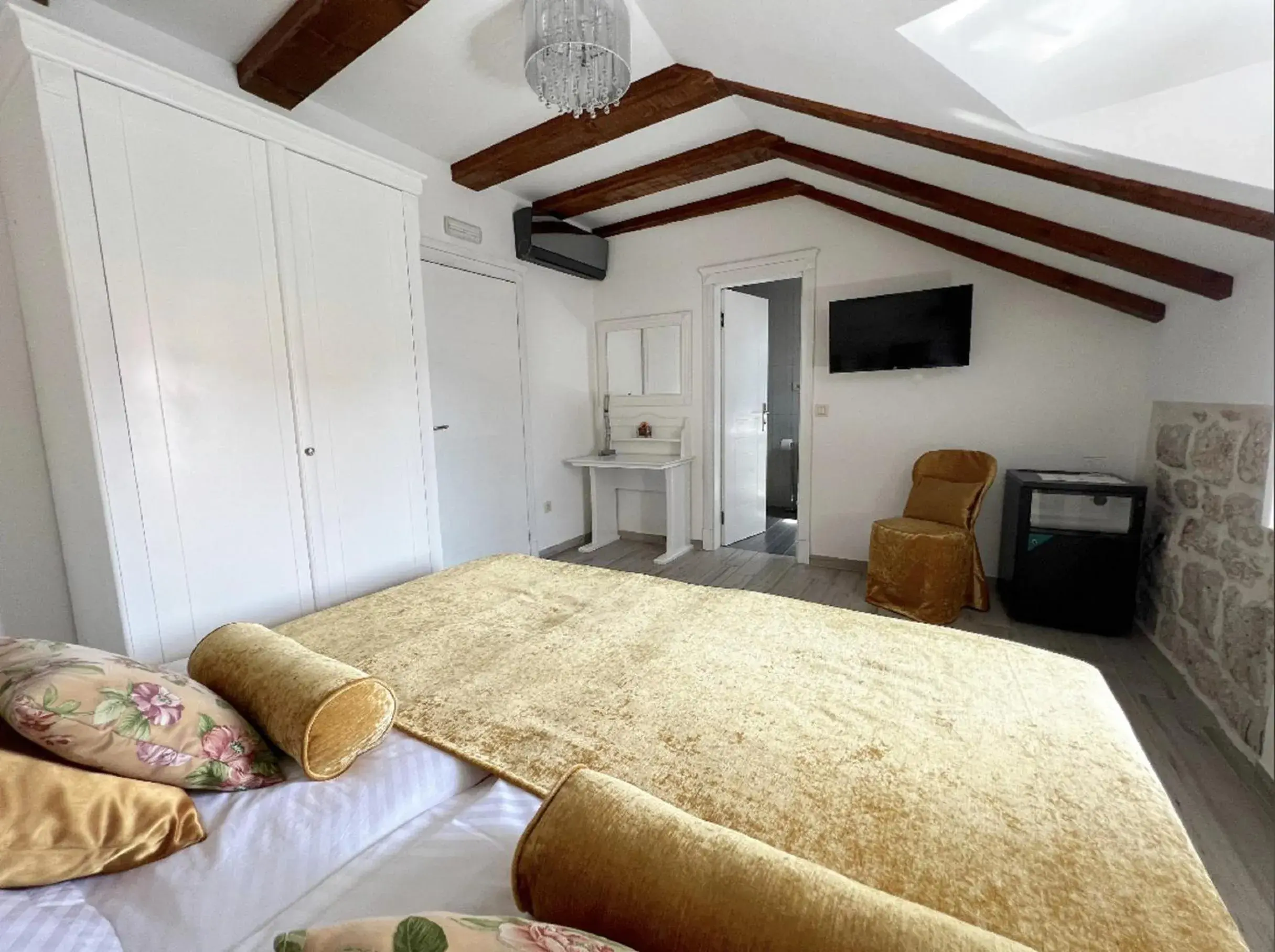 Superior Double or Twin Room with City View in Bed&Breakfast Sorgo Palace Superior Double or Twin Room with City View in Bed&Breakfast Sorgo Palace