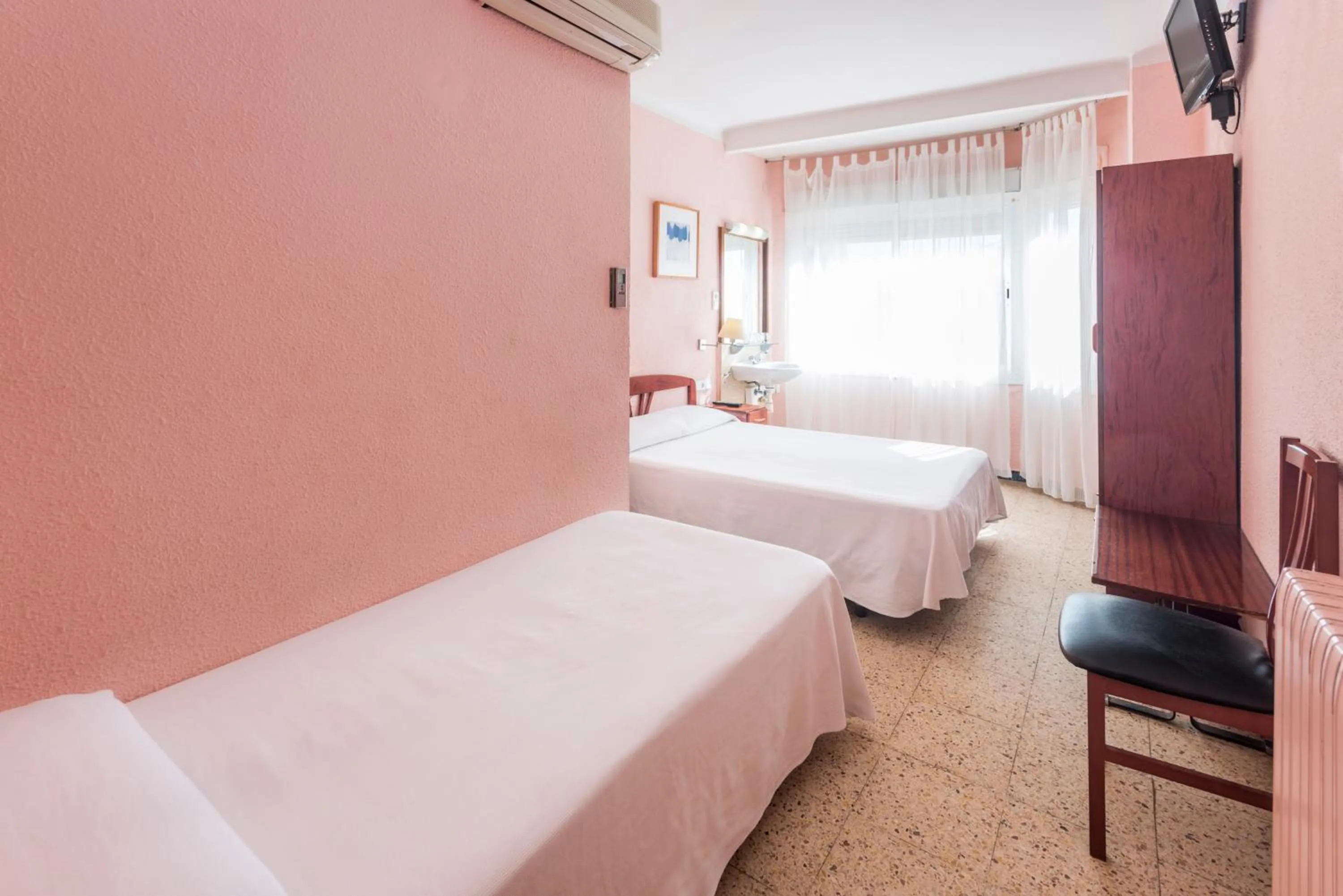 Day, Bed in Hostal Solimar