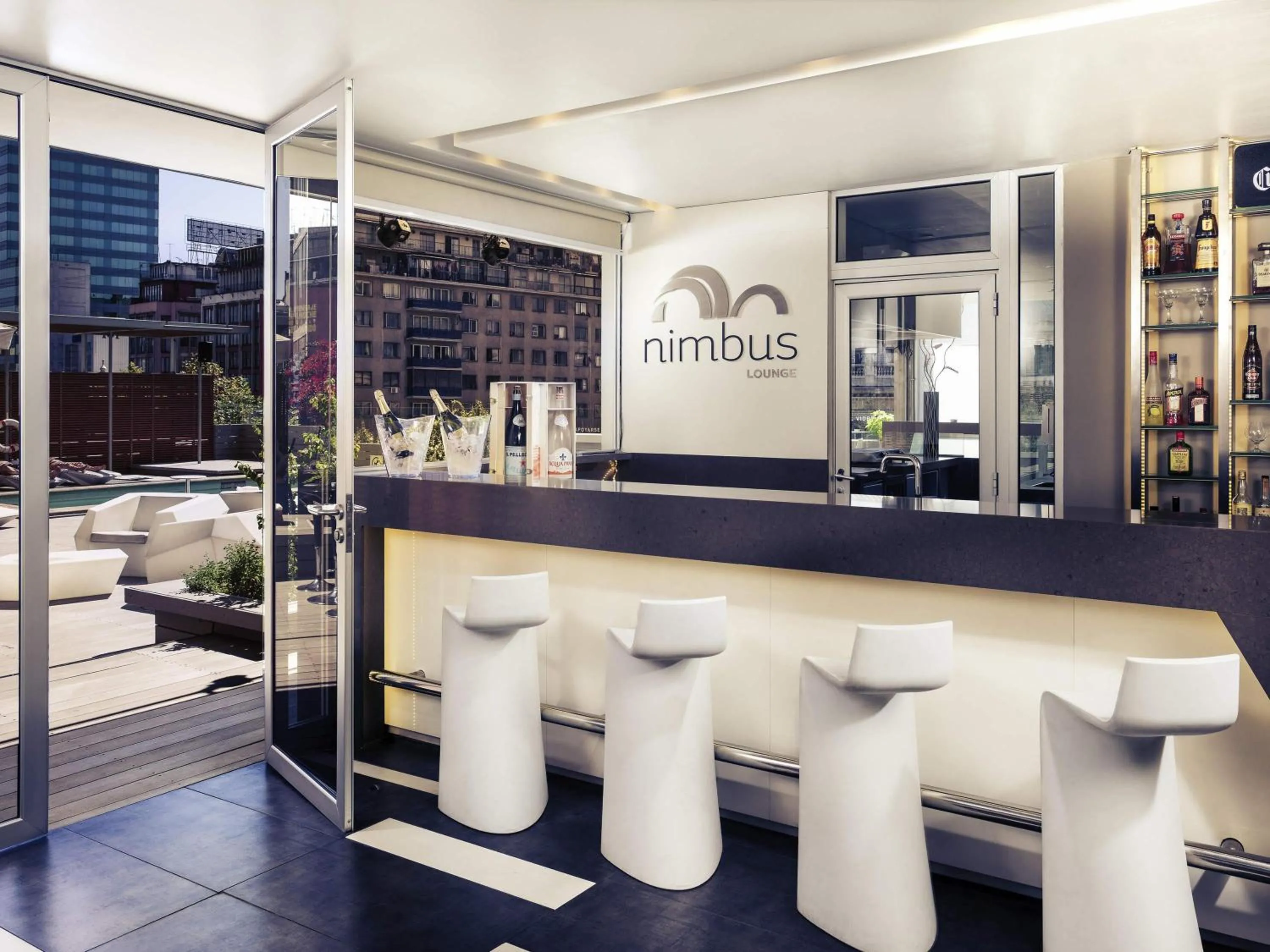 Lounge or bar in Mercure Santiago Centro