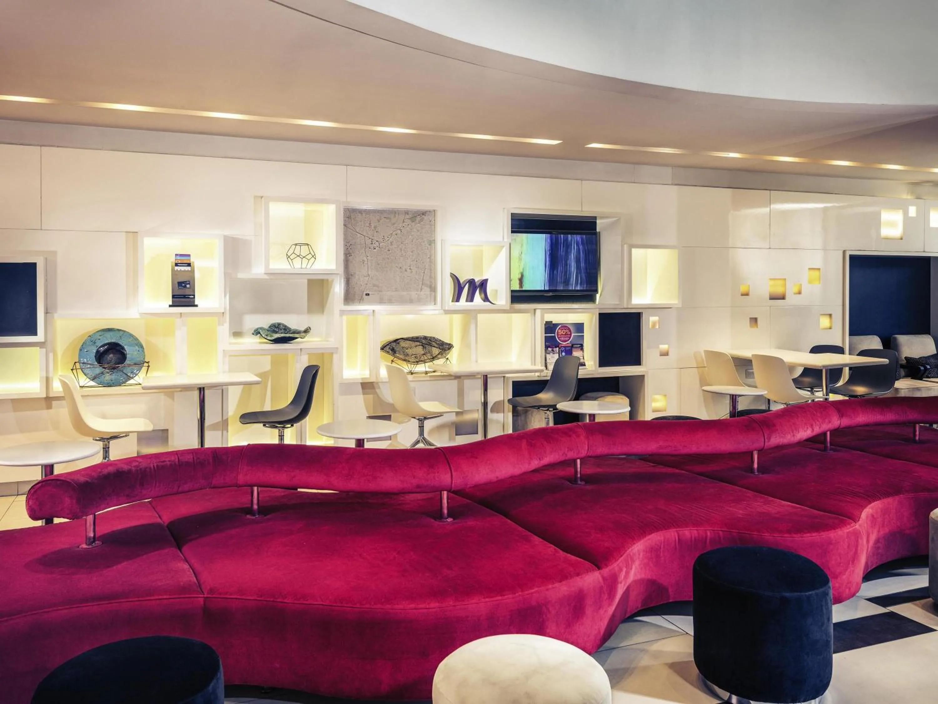 Lounge or bar in Mercure Santiago Centro