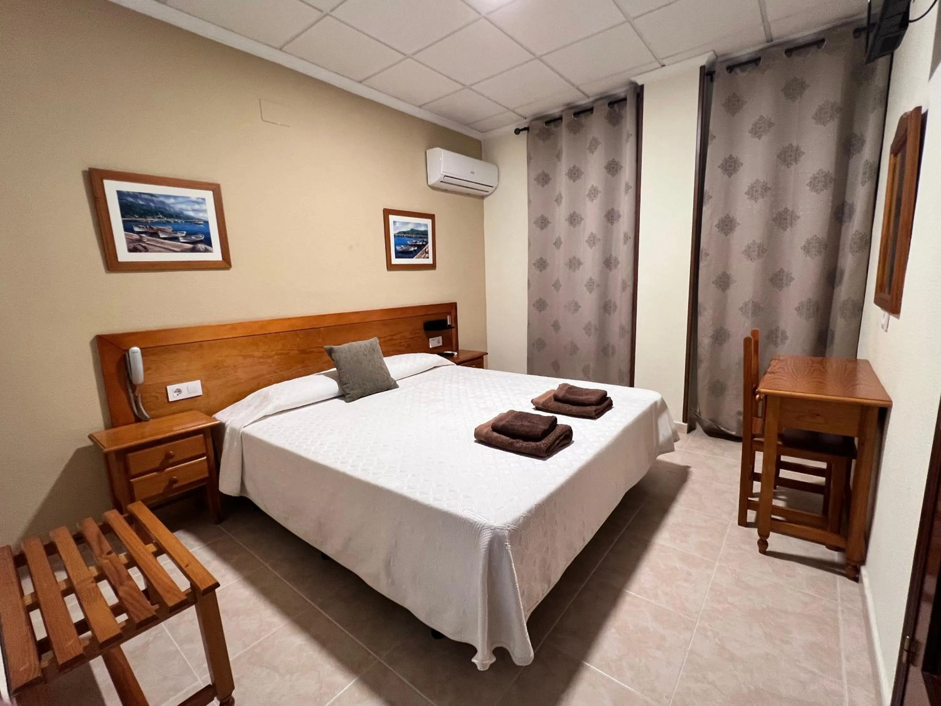 Photo of the whole room, Bed in Hotel Don Juan