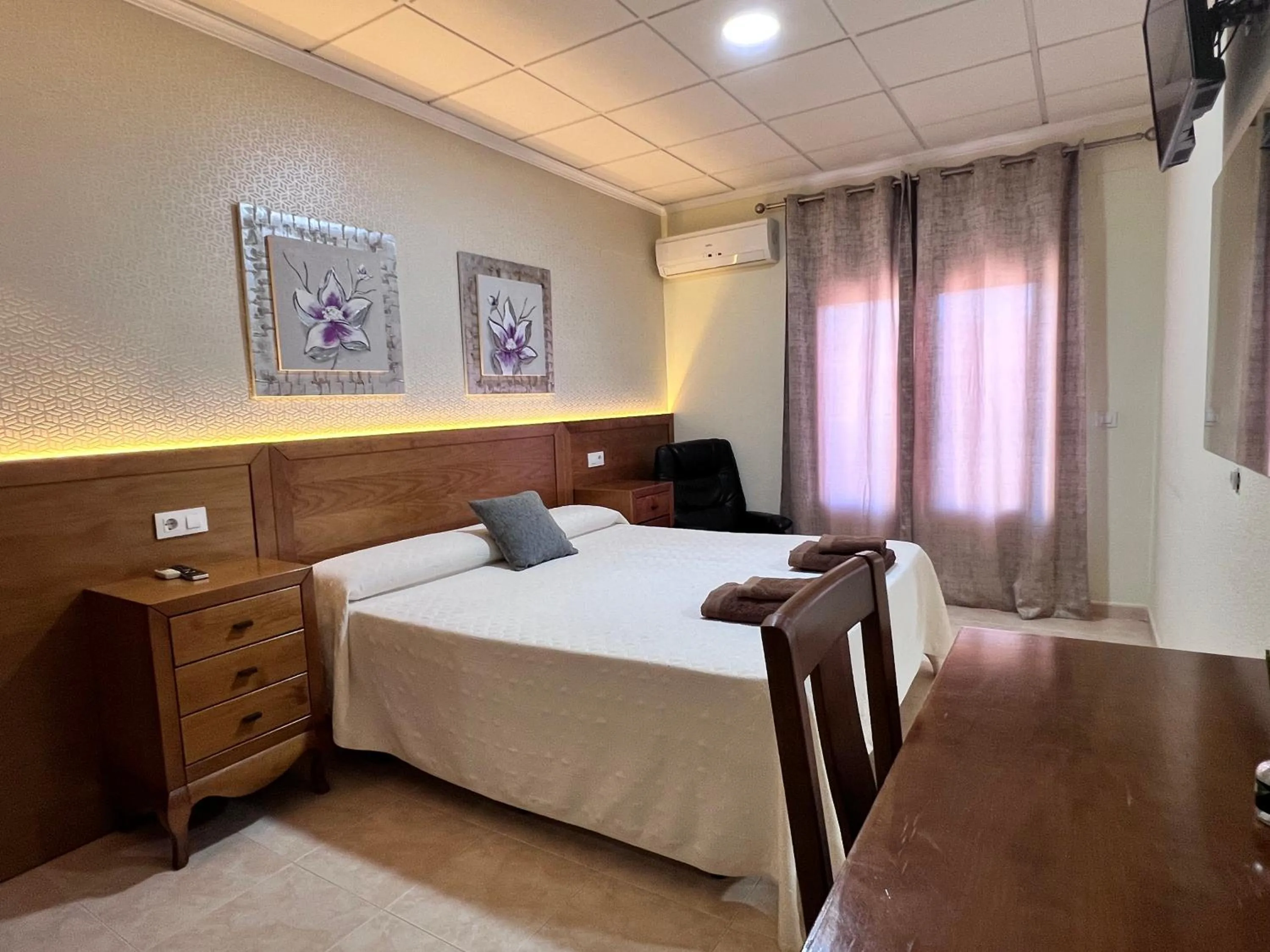 Photo of the whole room, Bed in Hotel Don Juan