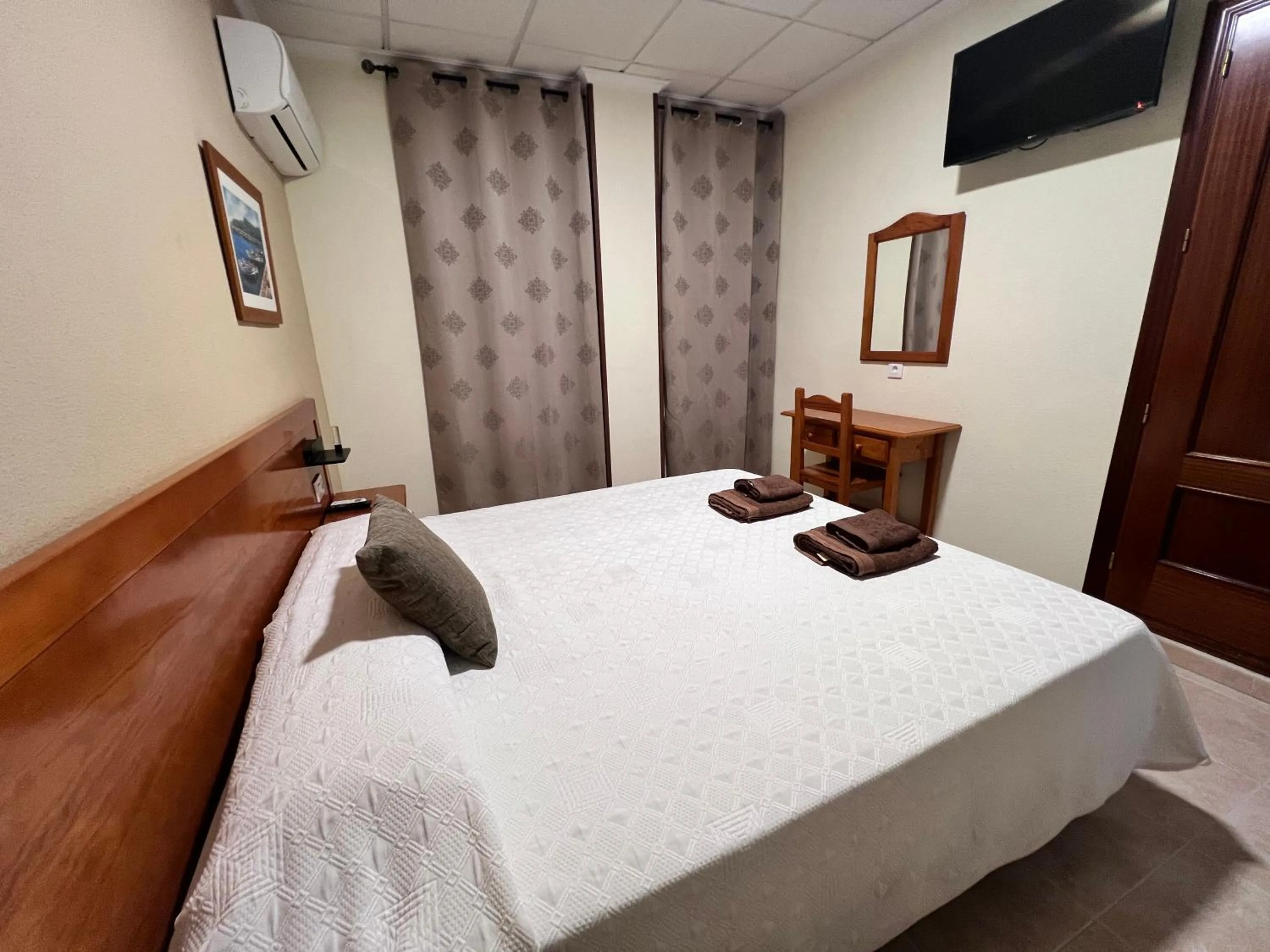 Photo of the whole room, Bed in Hotel Don Juan