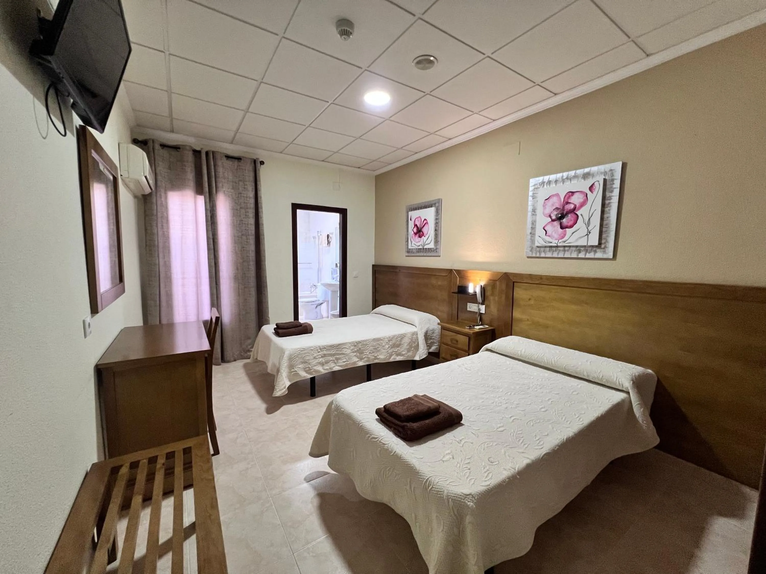 Photo of the whole room, Bed in Hotel Don Juan