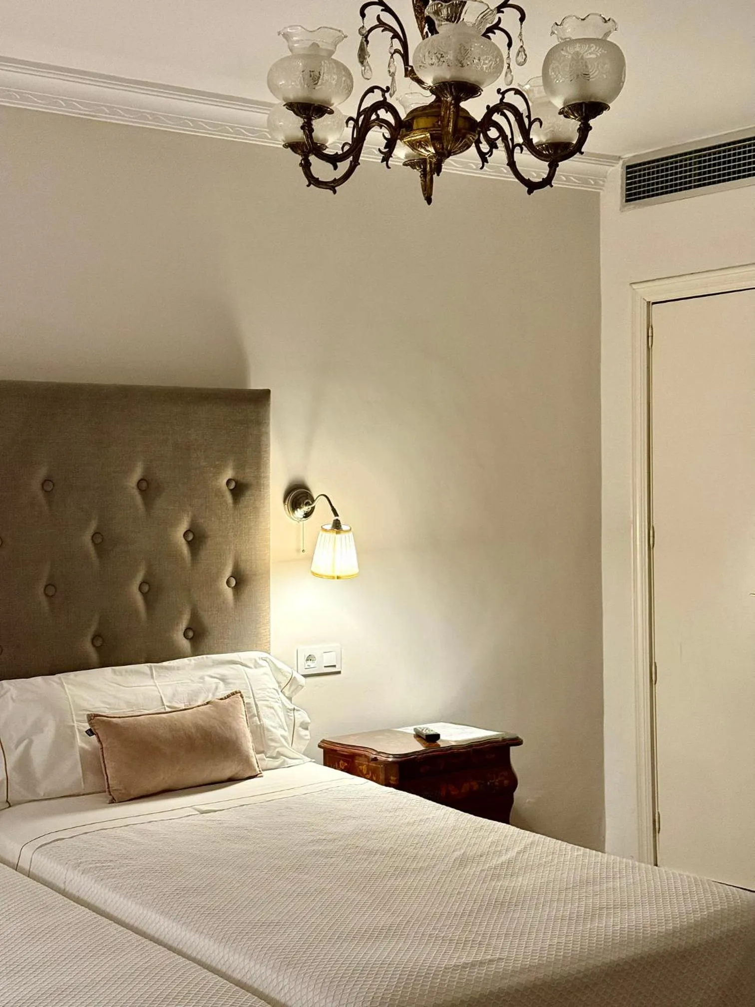 Photo of the whole room, Bed in Hotel Convento La Gloria