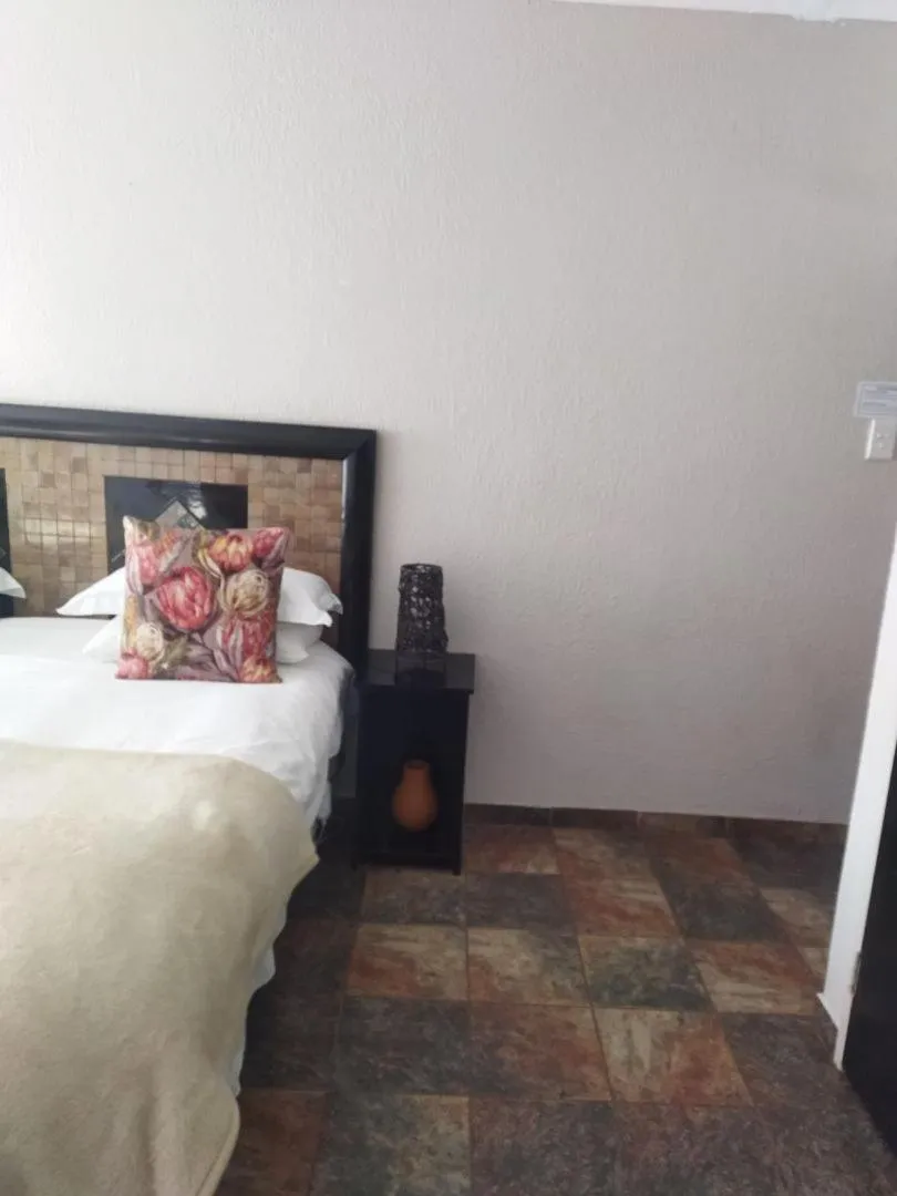 Bed in Ukarimu Guest House