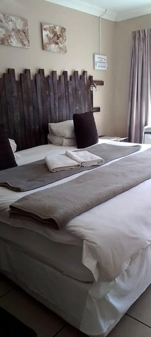Bed in Ukarimu Guest House