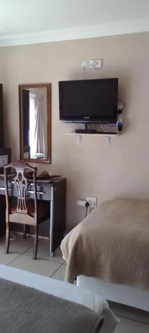 Bed in Ukarimu Guest House