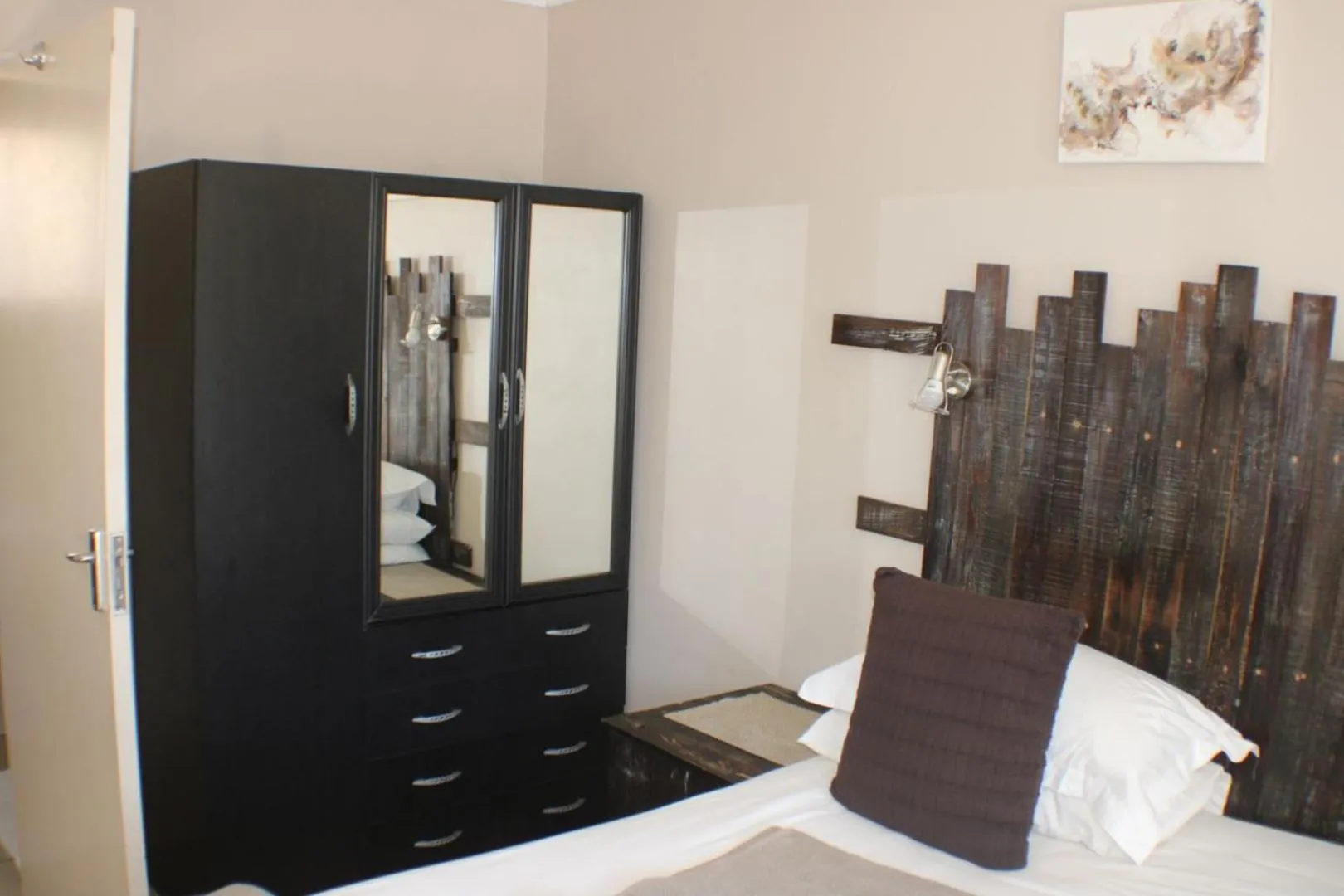 Bed in Ukarimu Guest House