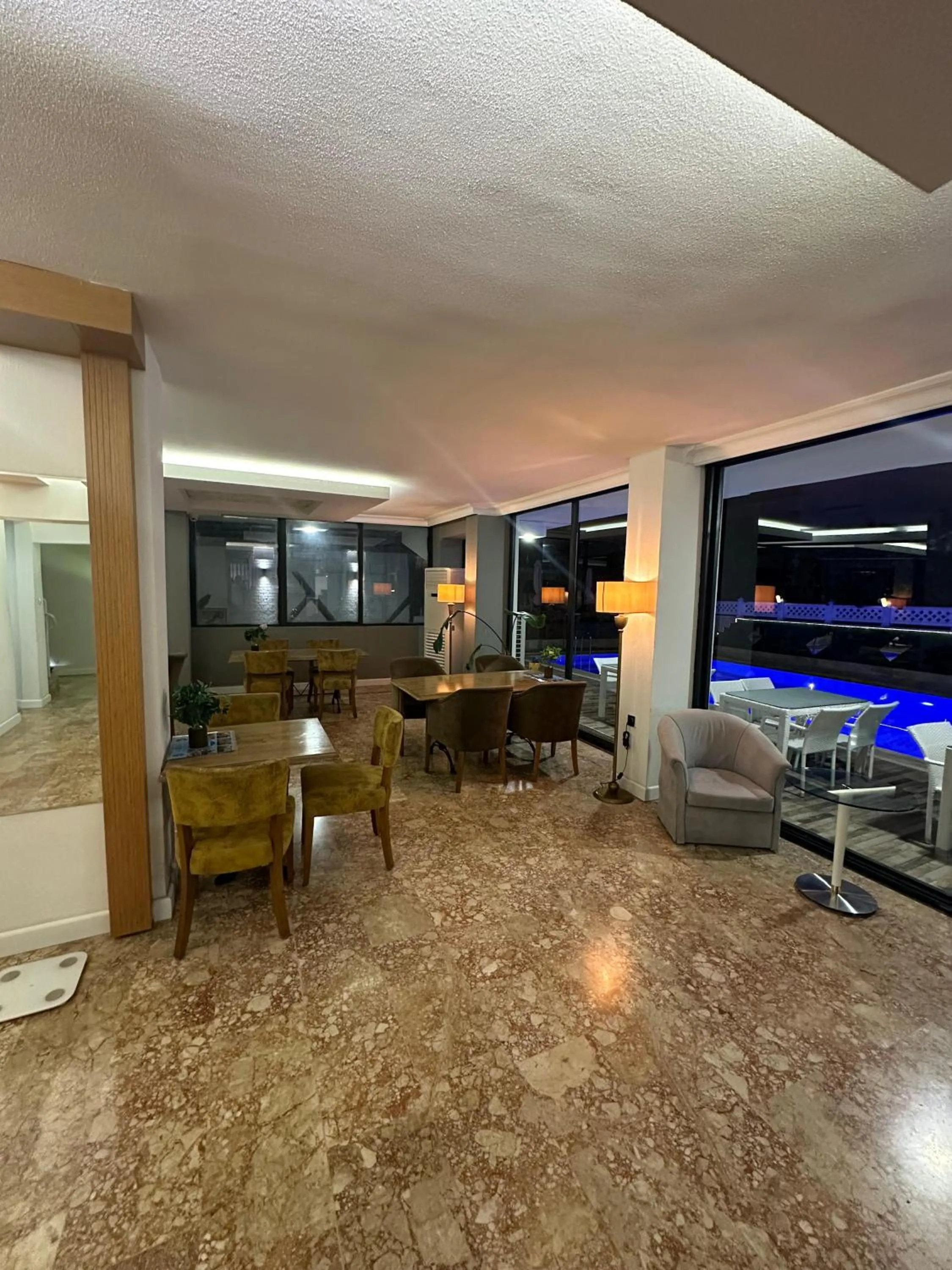 Restaurant/places to eat in NFK The House Hotel