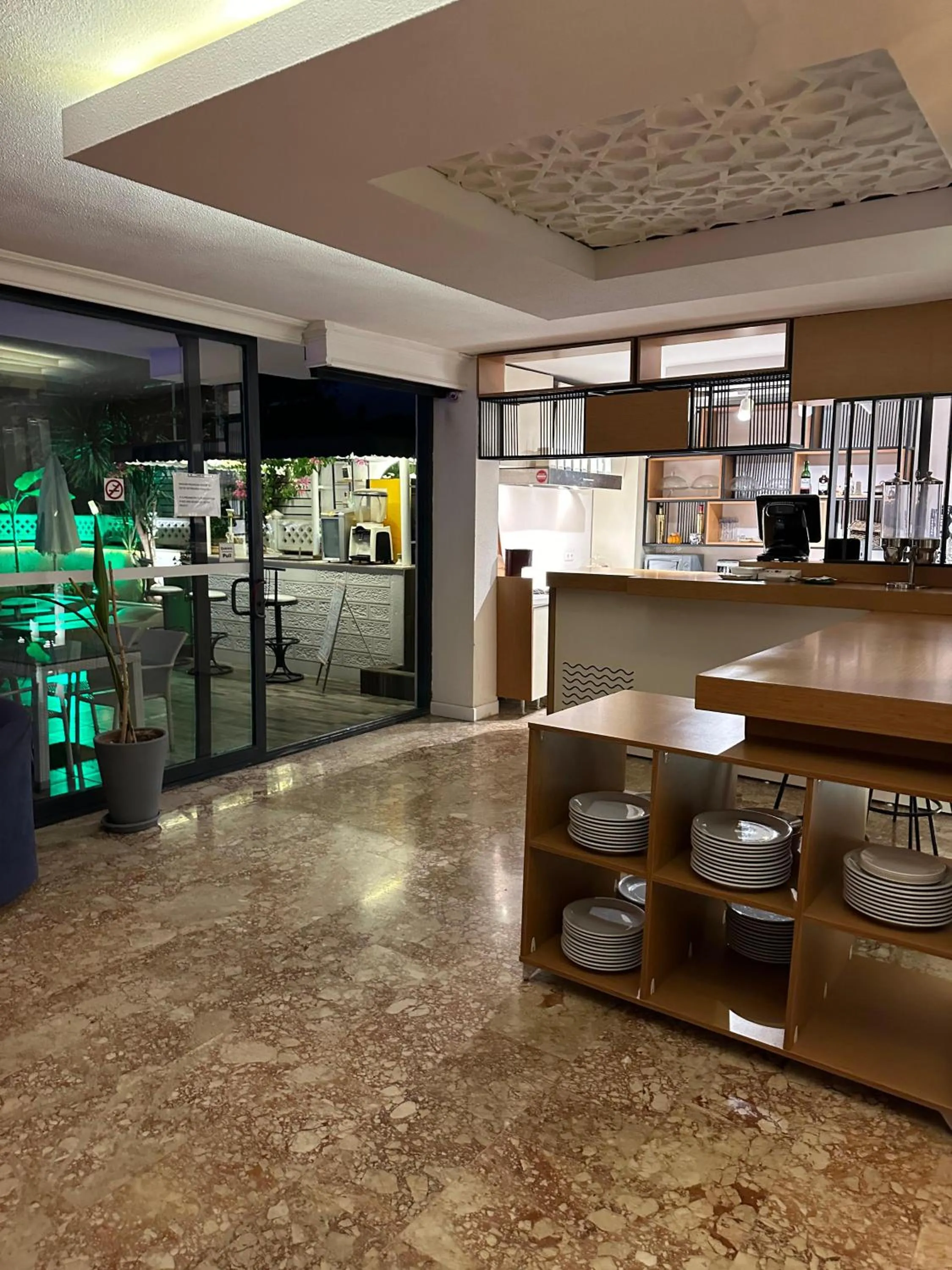 Restaurant/places to eat in NFK The House Hotel