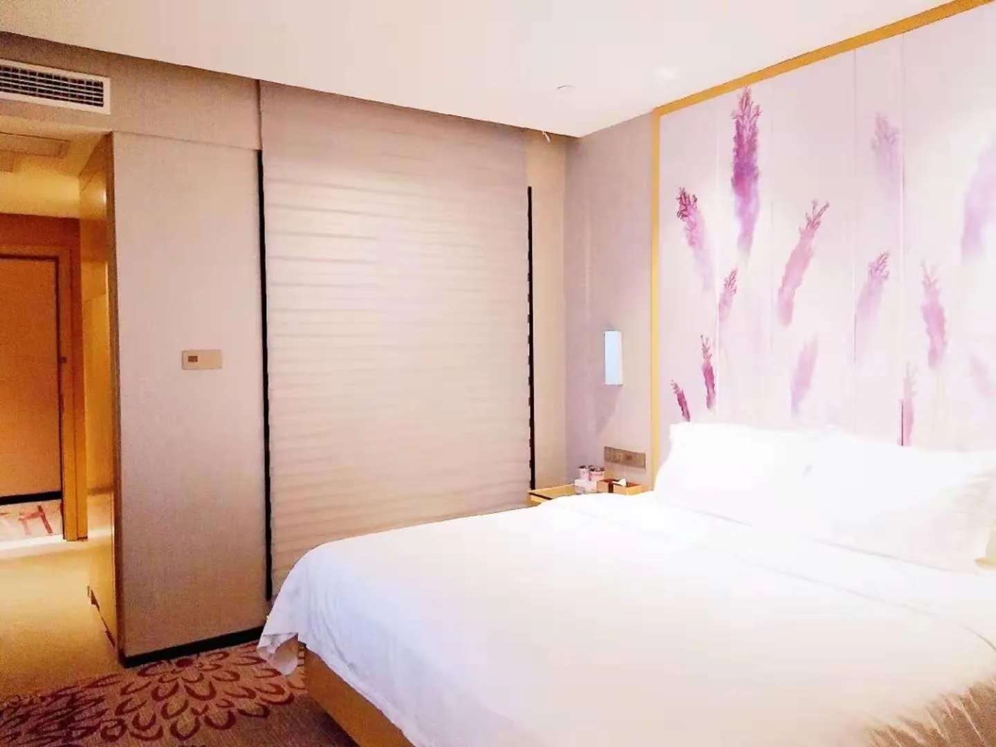 Decorative detail, Bed in Lavande Hotel Taixing Jiangping Road