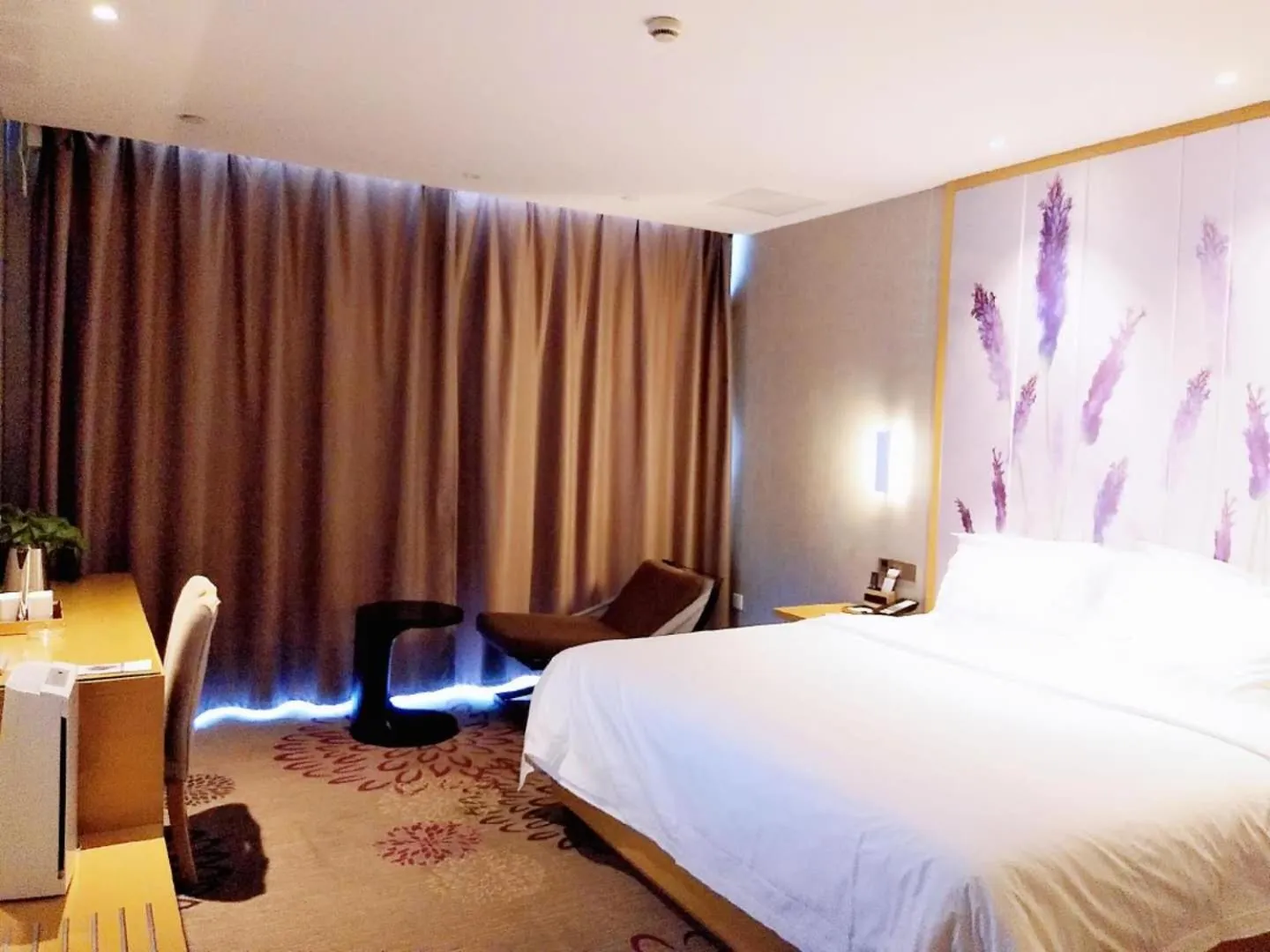 Decorative detail, Bed in Lavande Hotel Taixing Jiangping Road