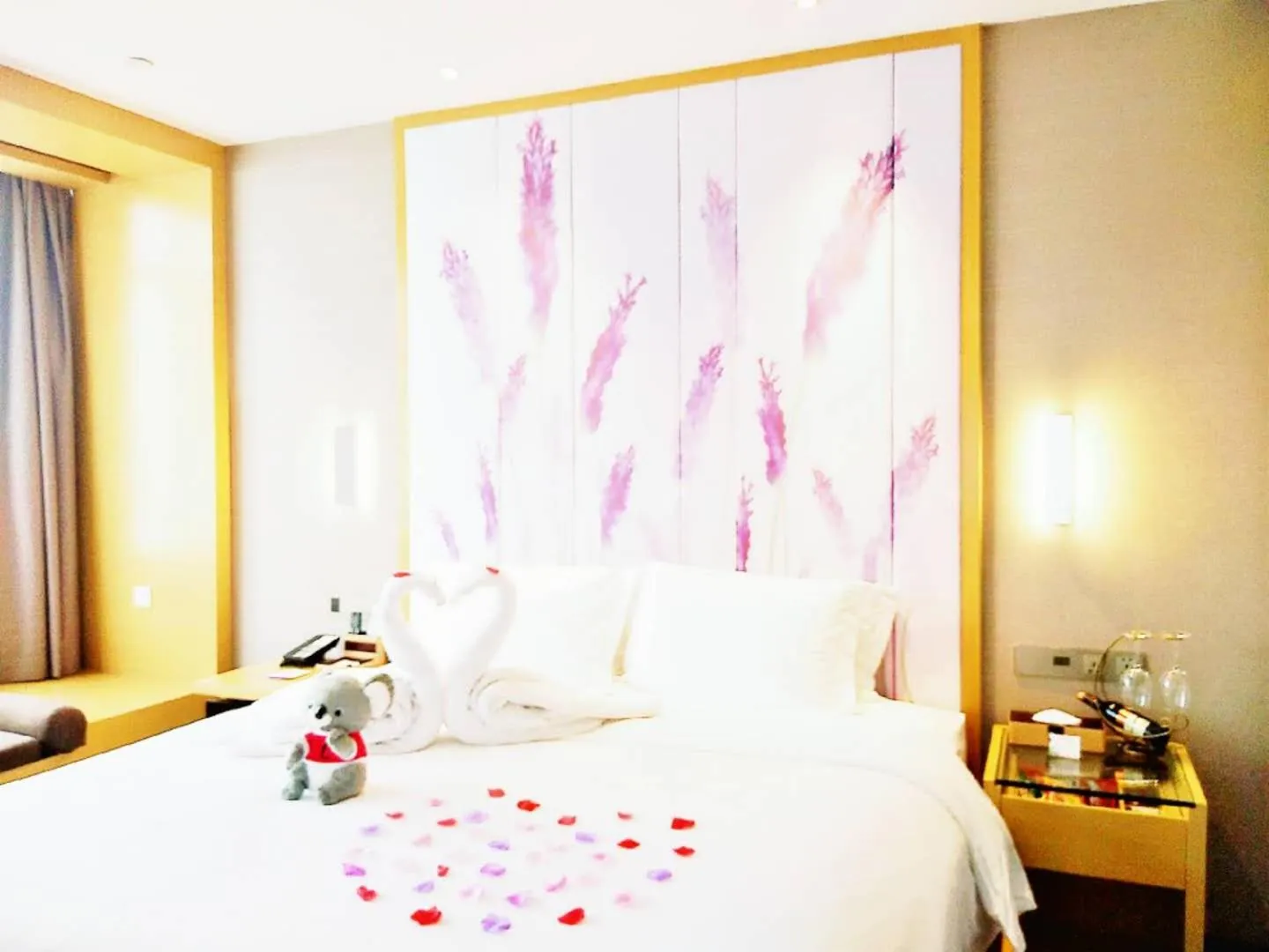 Decorative detail, Bed in Lavande Hotel Taixing Jiangping Road