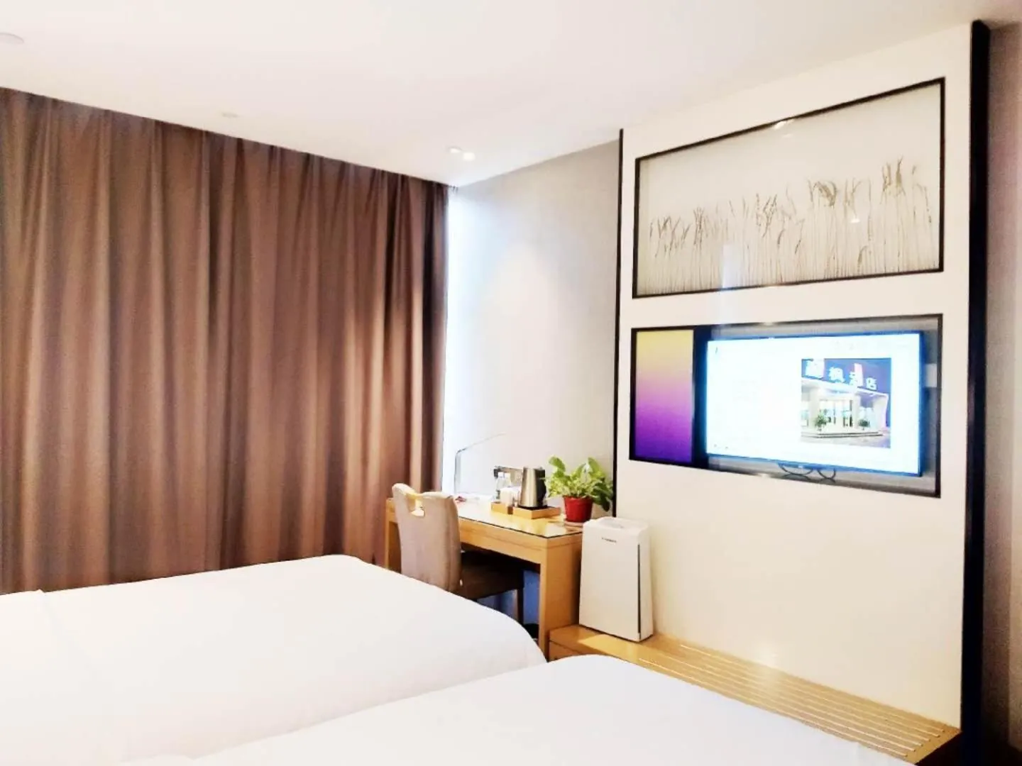 Decorative detail, Bed in Lavande Hotel Taixing Jiangping Road