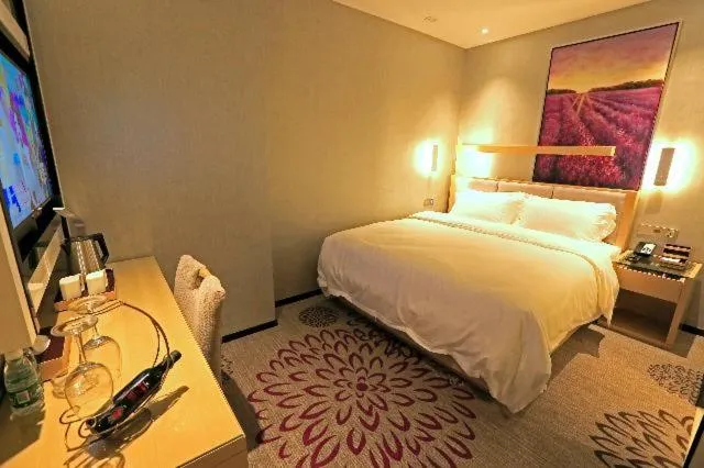 Decorative detail, Bed in Lavande Hotel Taixing Jiangping Road