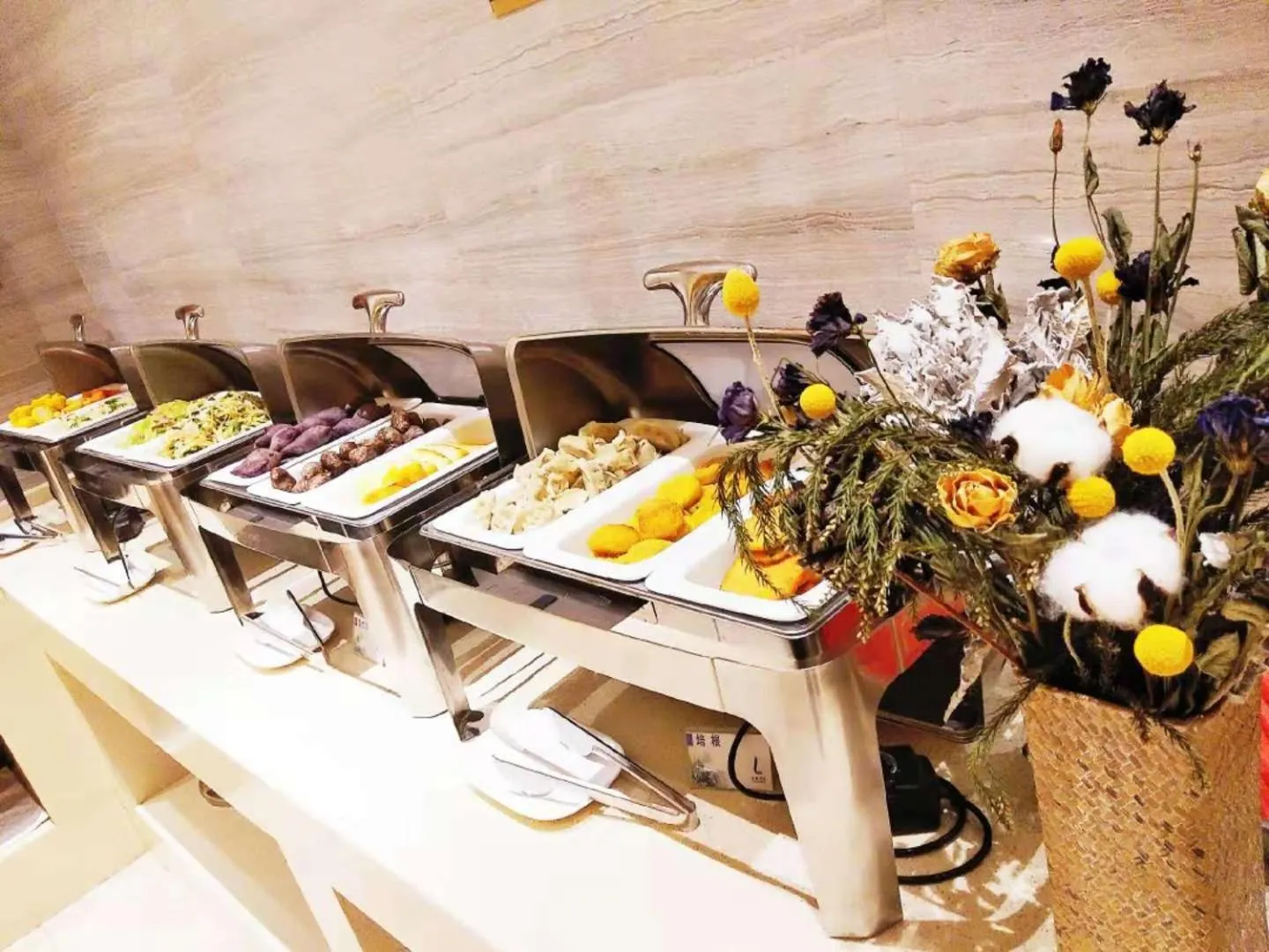 Restaurant/places to eat in Lavande Hotel Taixing Jiangping Road