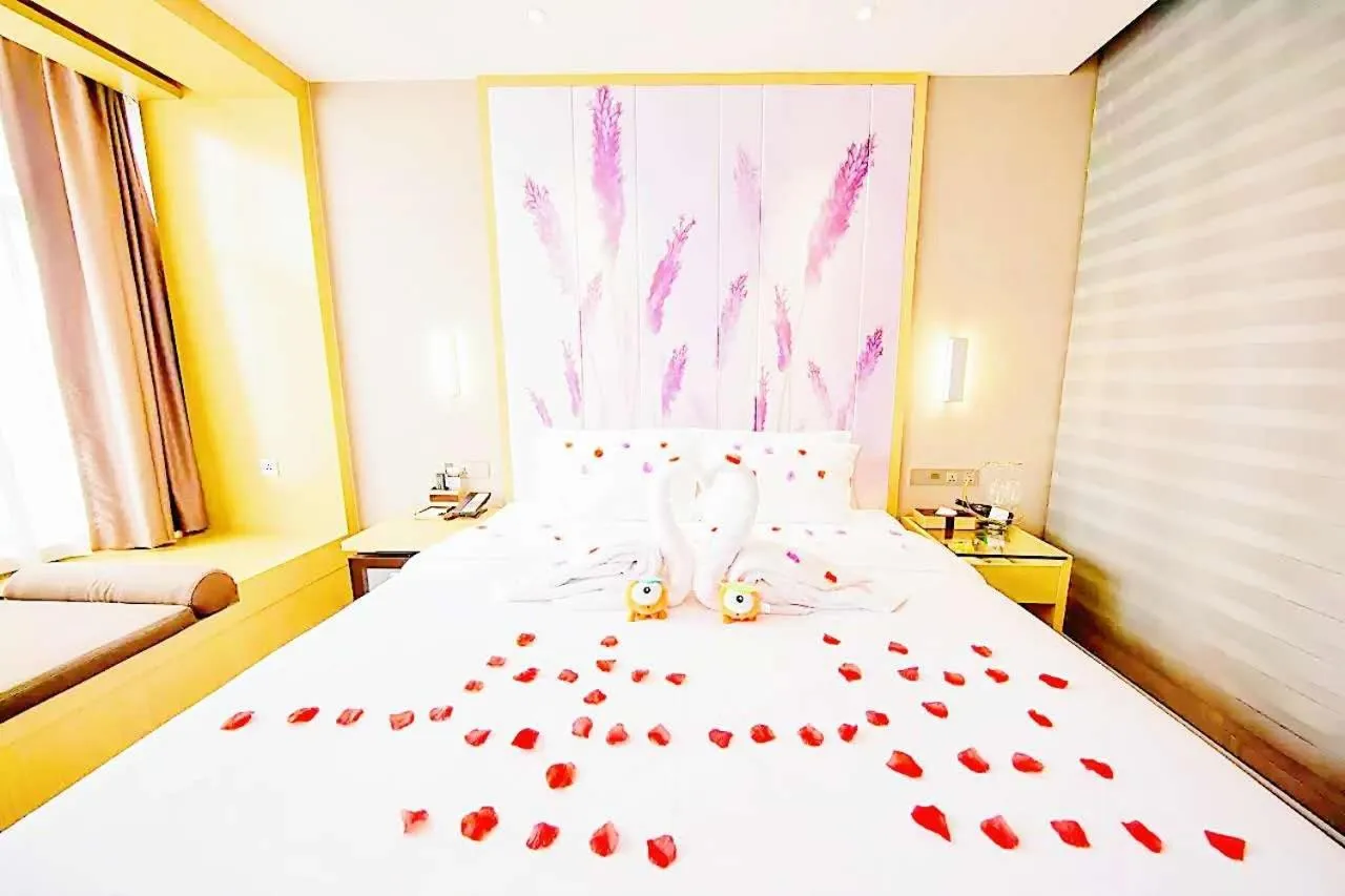 Decorative detail, Bed in Lavande Hotel Taixing Jiangping Road