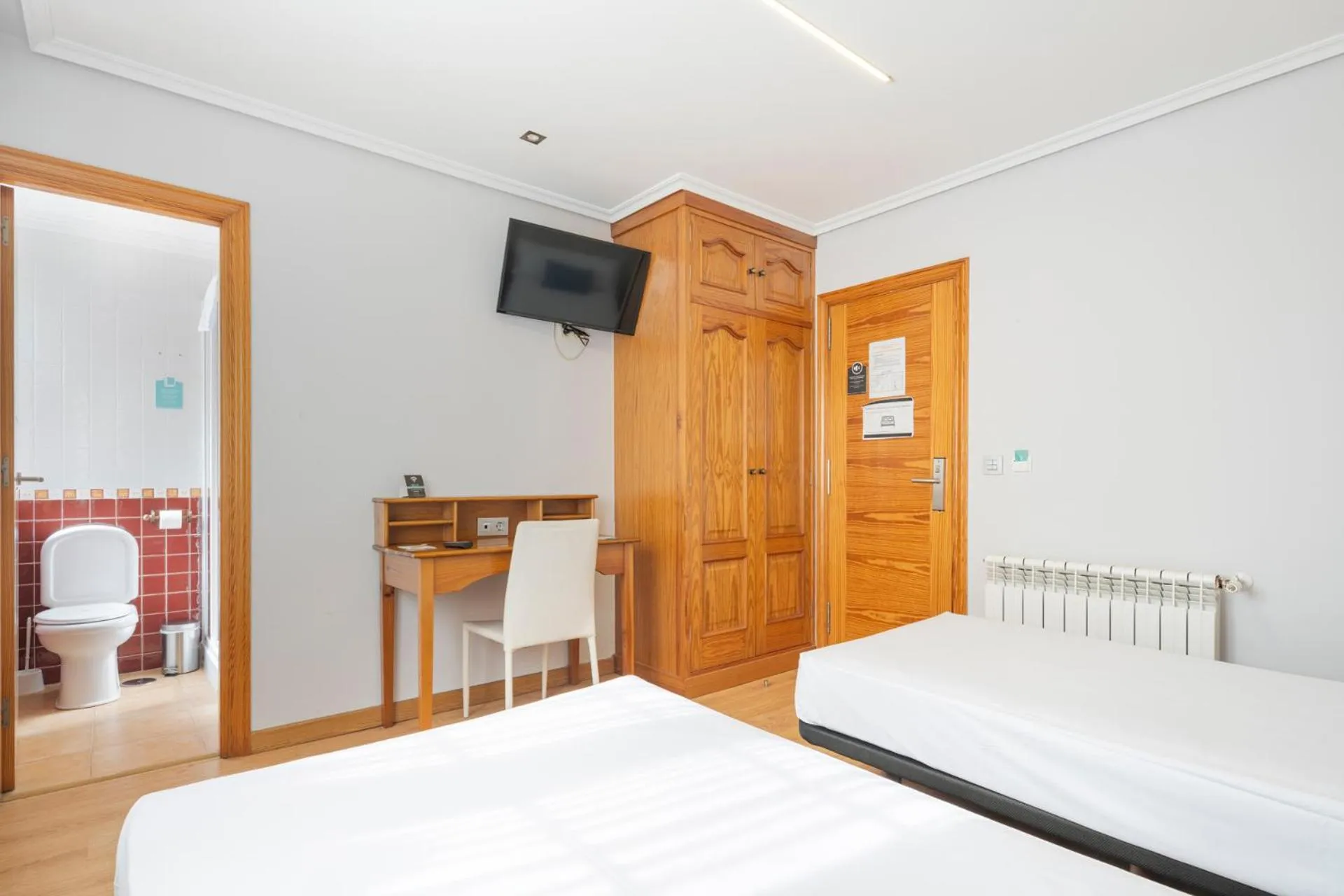 Photo of the whole room, Bed in Hotel Alda Puerta Del Sol
