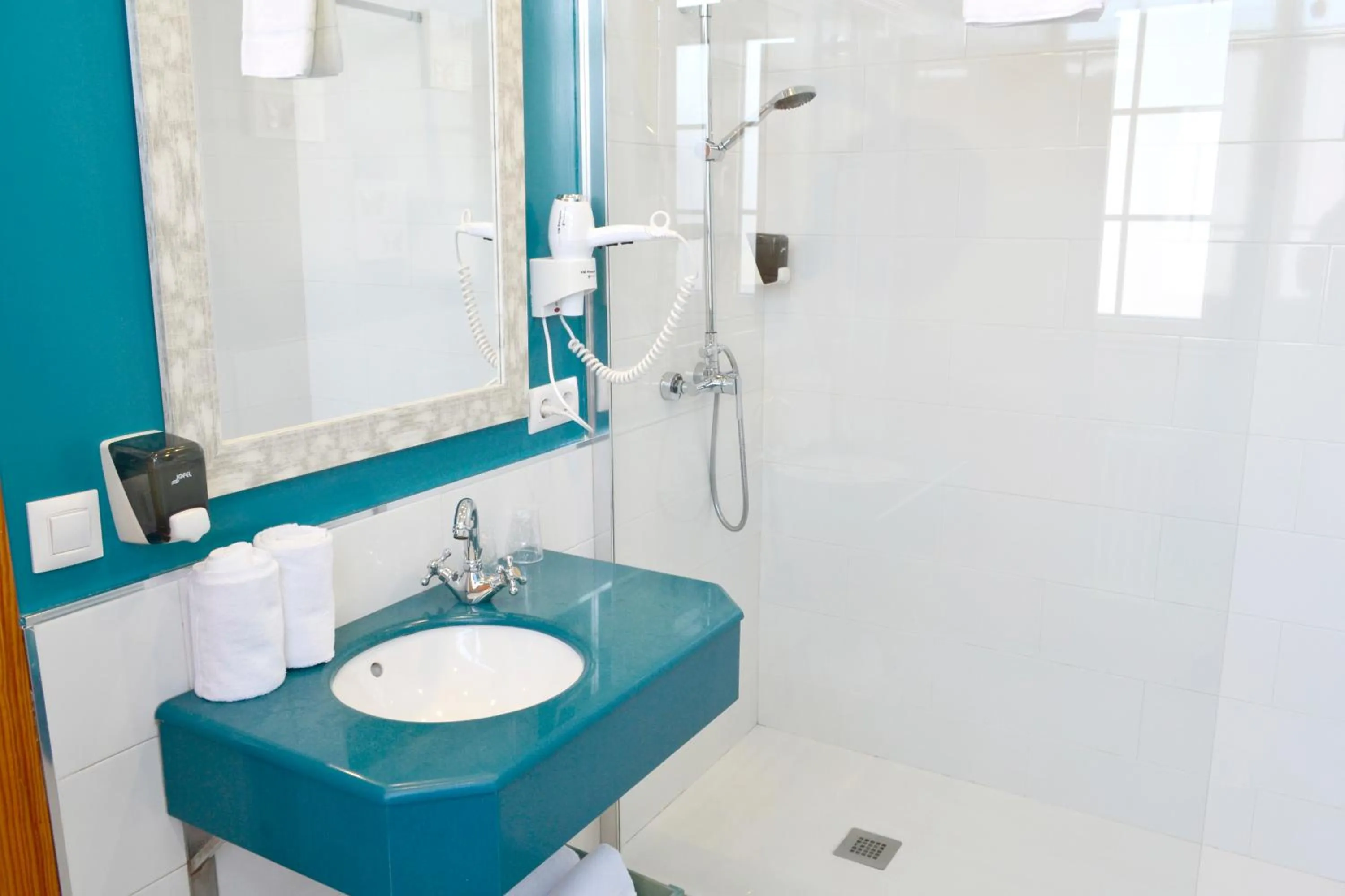 Bathroom in Hotel Alda Puerta Del Sol