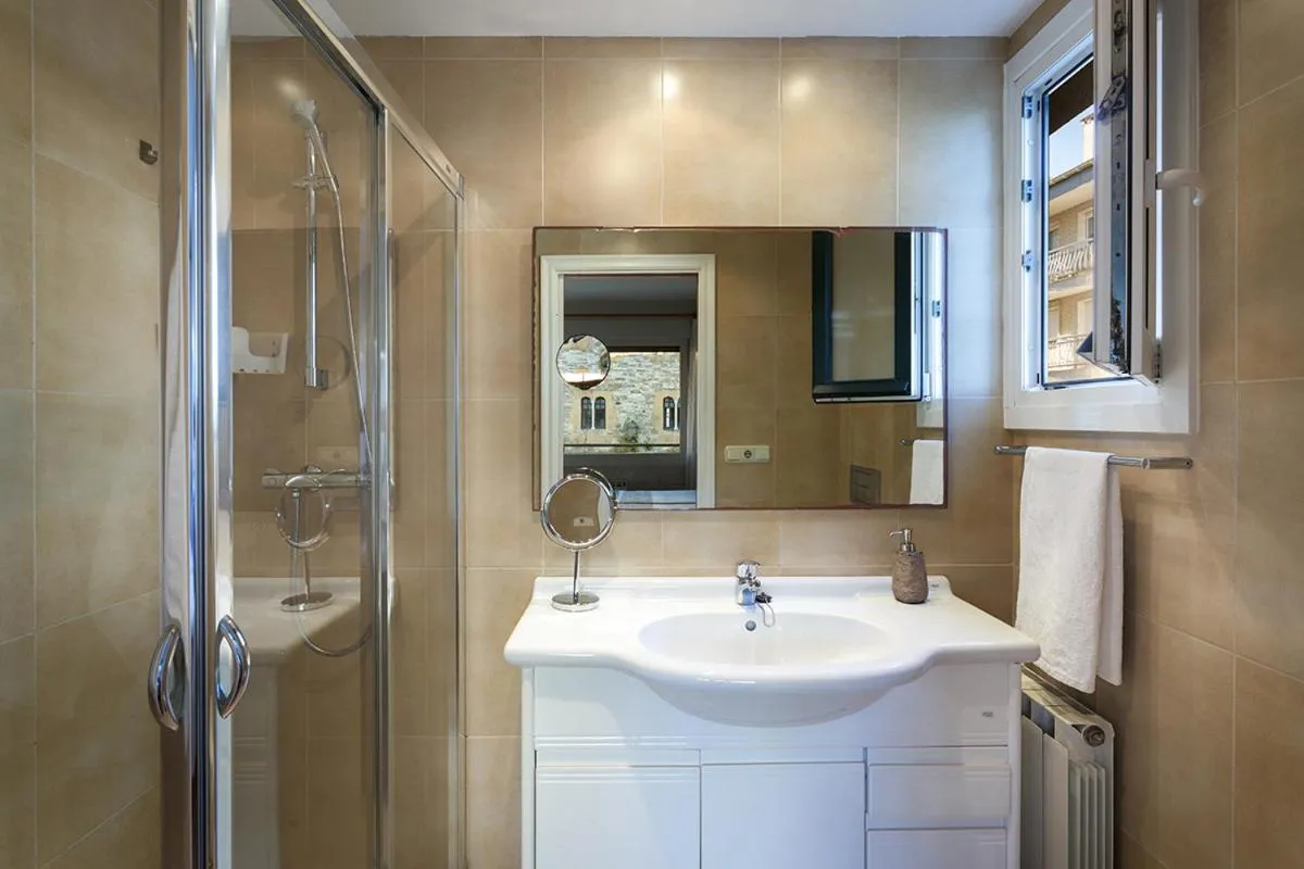 Bathroom in Pensión Zarauz Playa