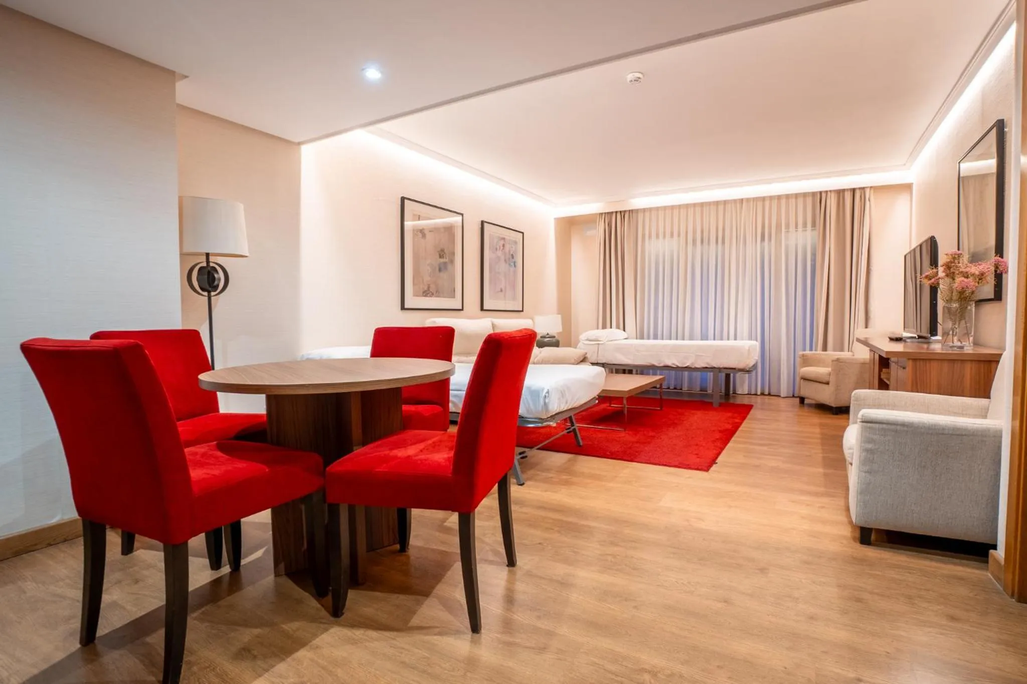 Photo of the whole room in Aparto-Hotel Rosales