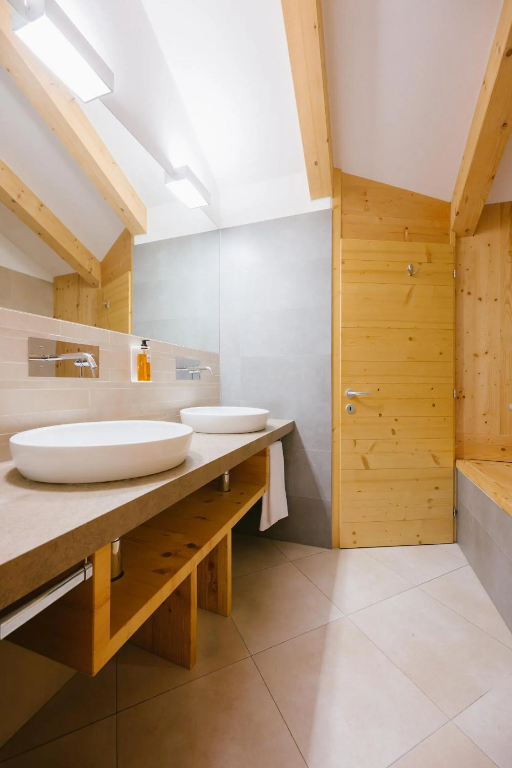 Bathroom, Bed in Maribel Hotel