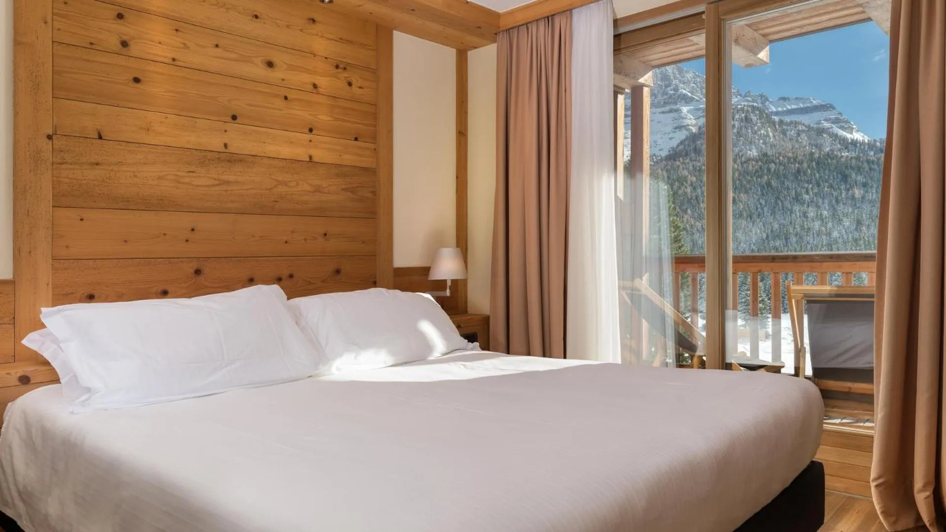 Bedroom, Bed in Maribel Hotel