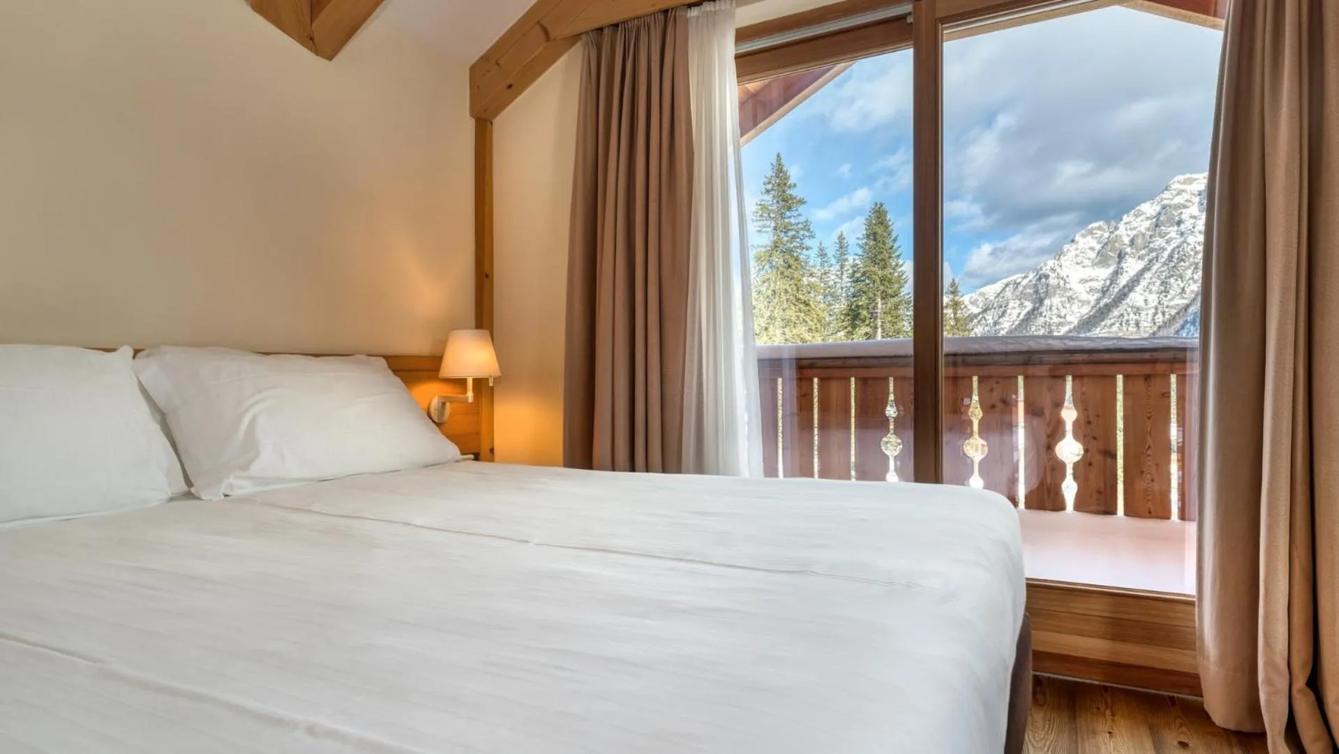 Photo of the whole room, Bed in Maribel Hotel