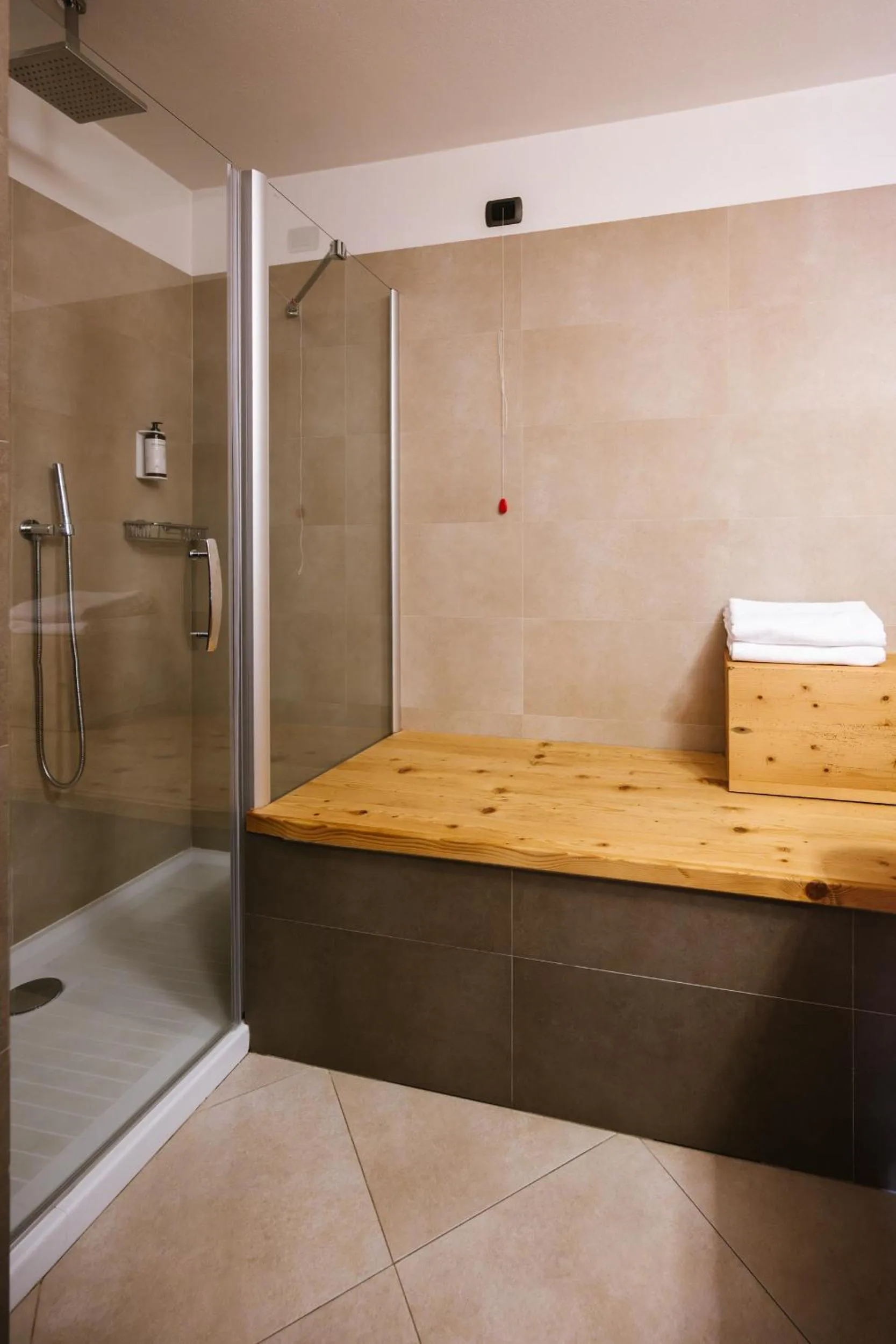 Shower in Maribel Hotel